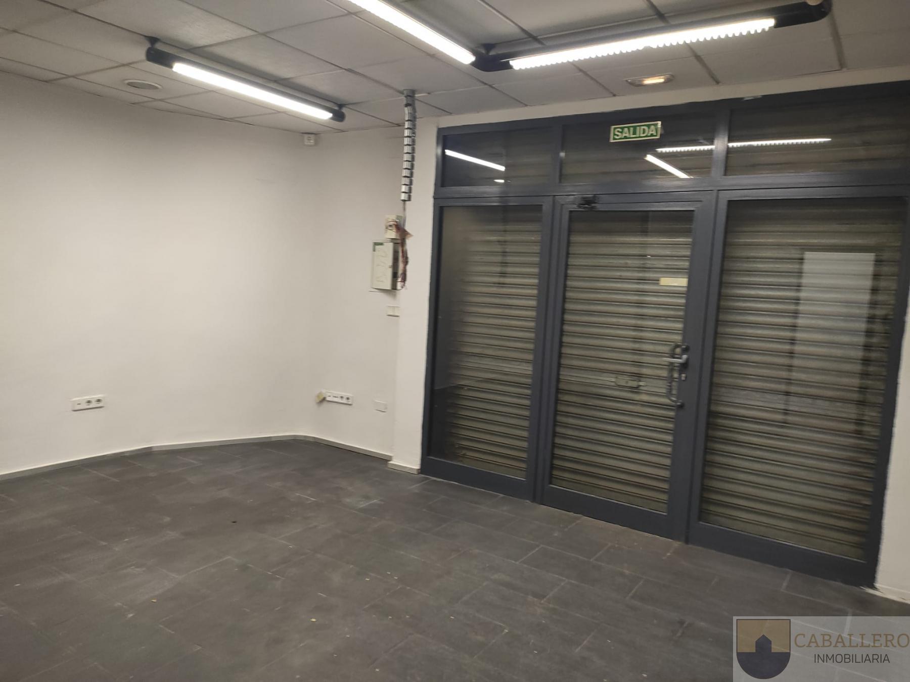 For sale of commercial in Murcia