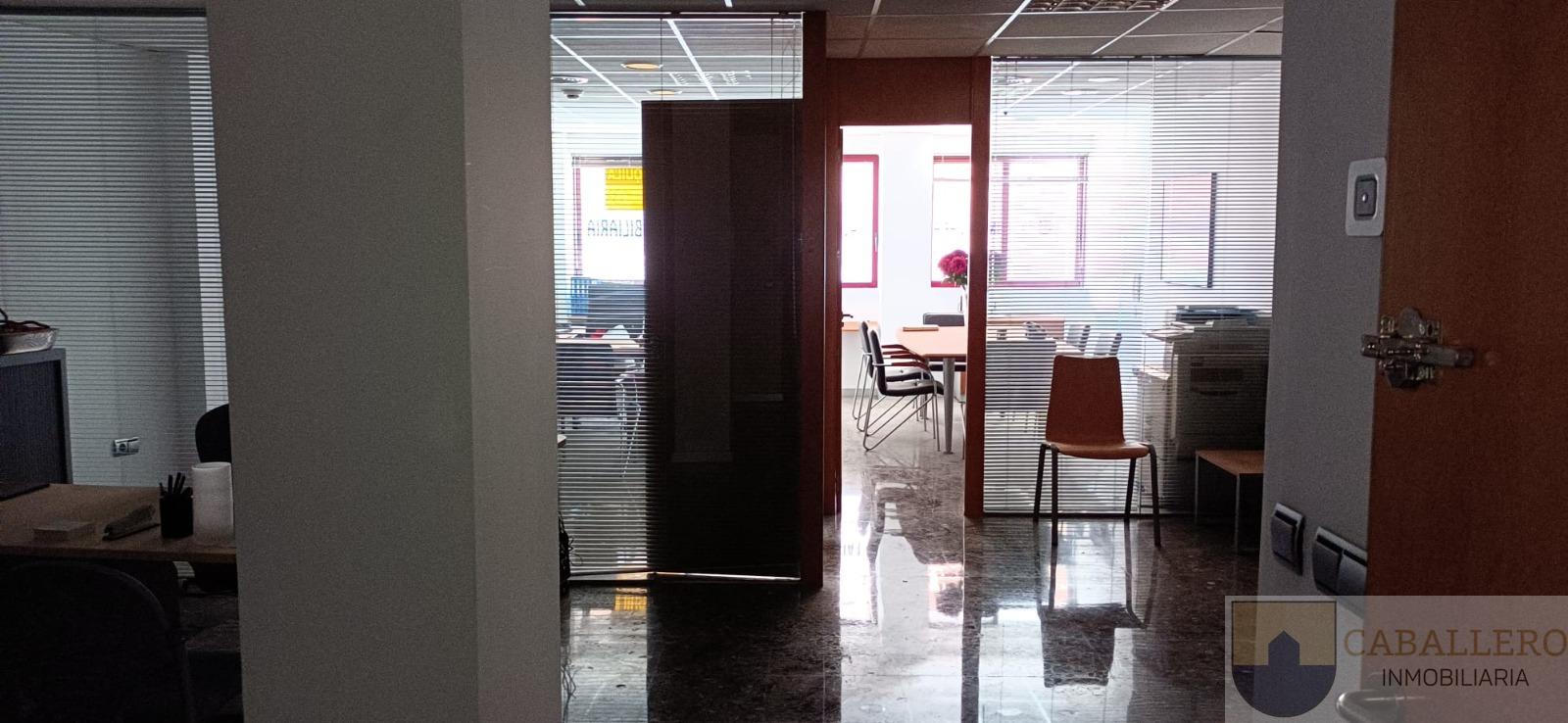 For rent of office in Murcia