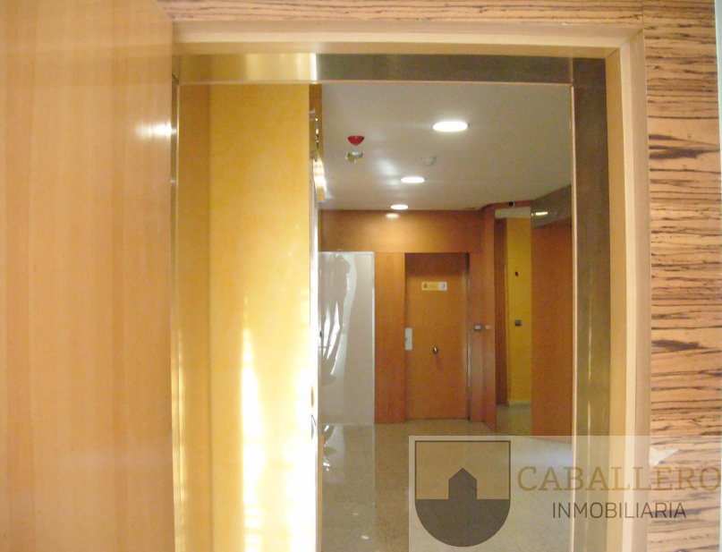 For rent of office in Murcia