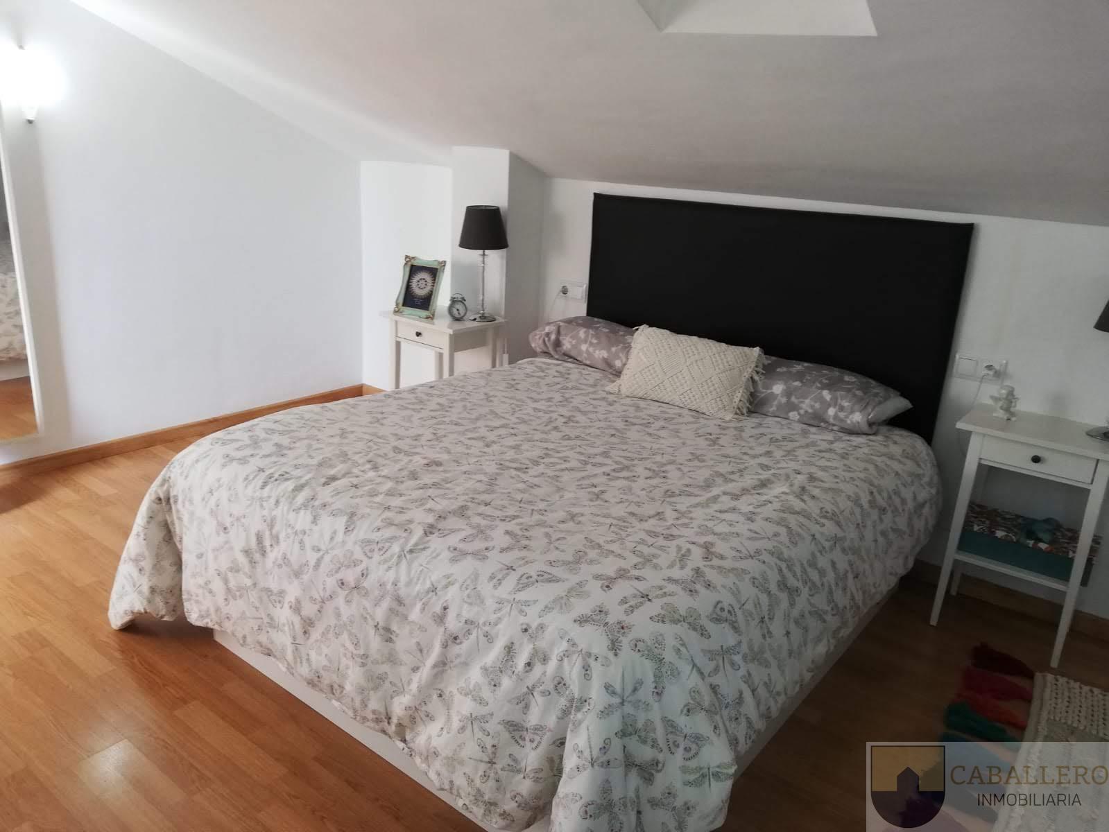 For sale of penthouse in Murcia