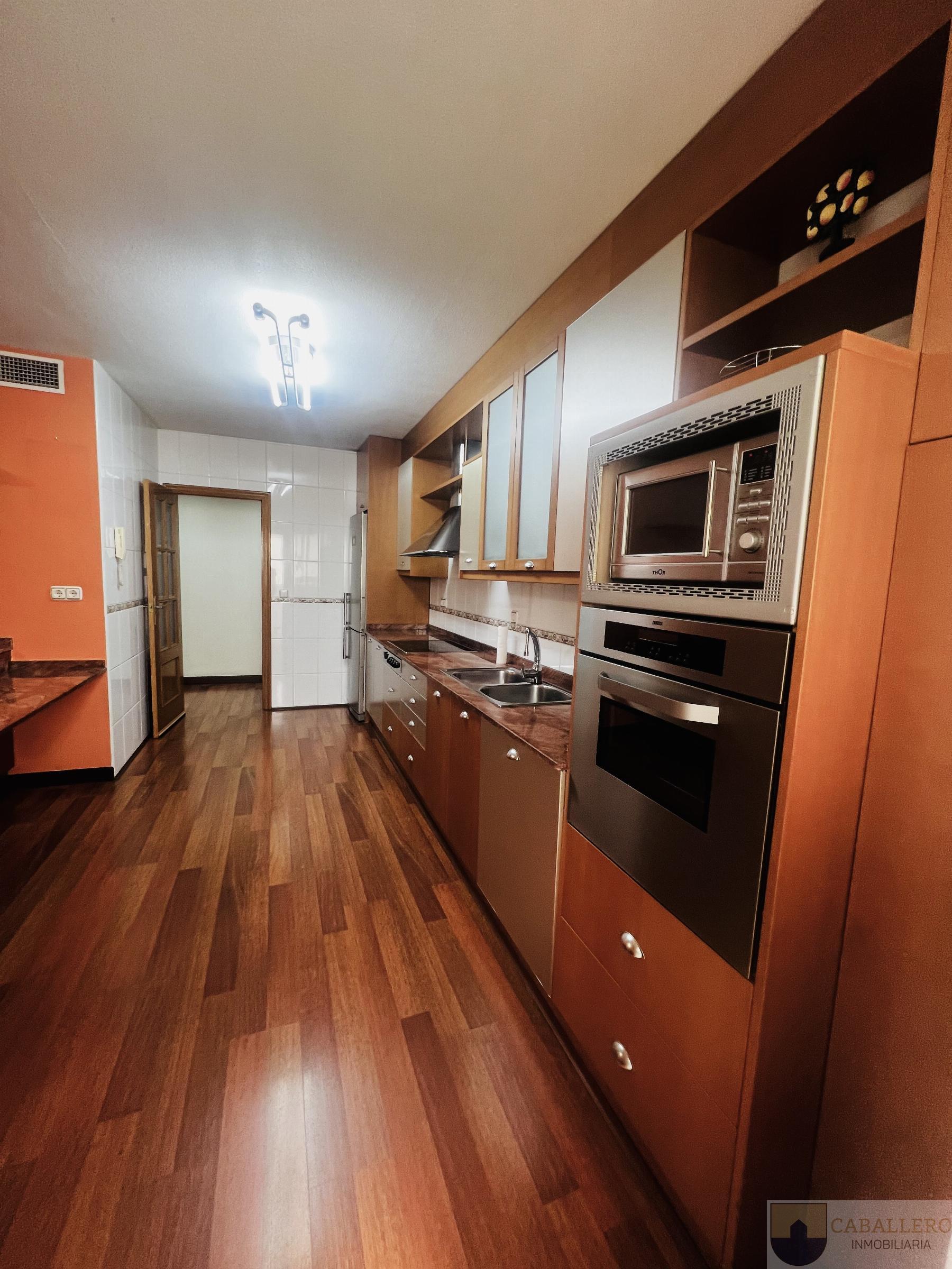 For sale of penthouse in Murcia