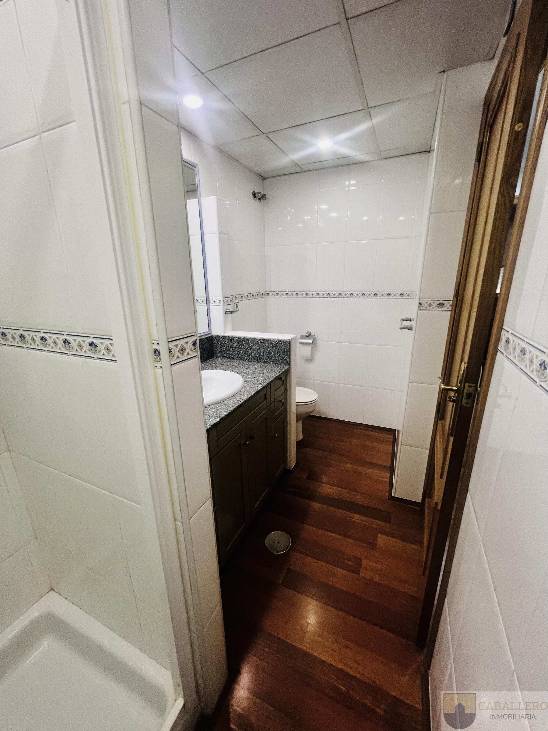 For sale of penthouse in Murcia
