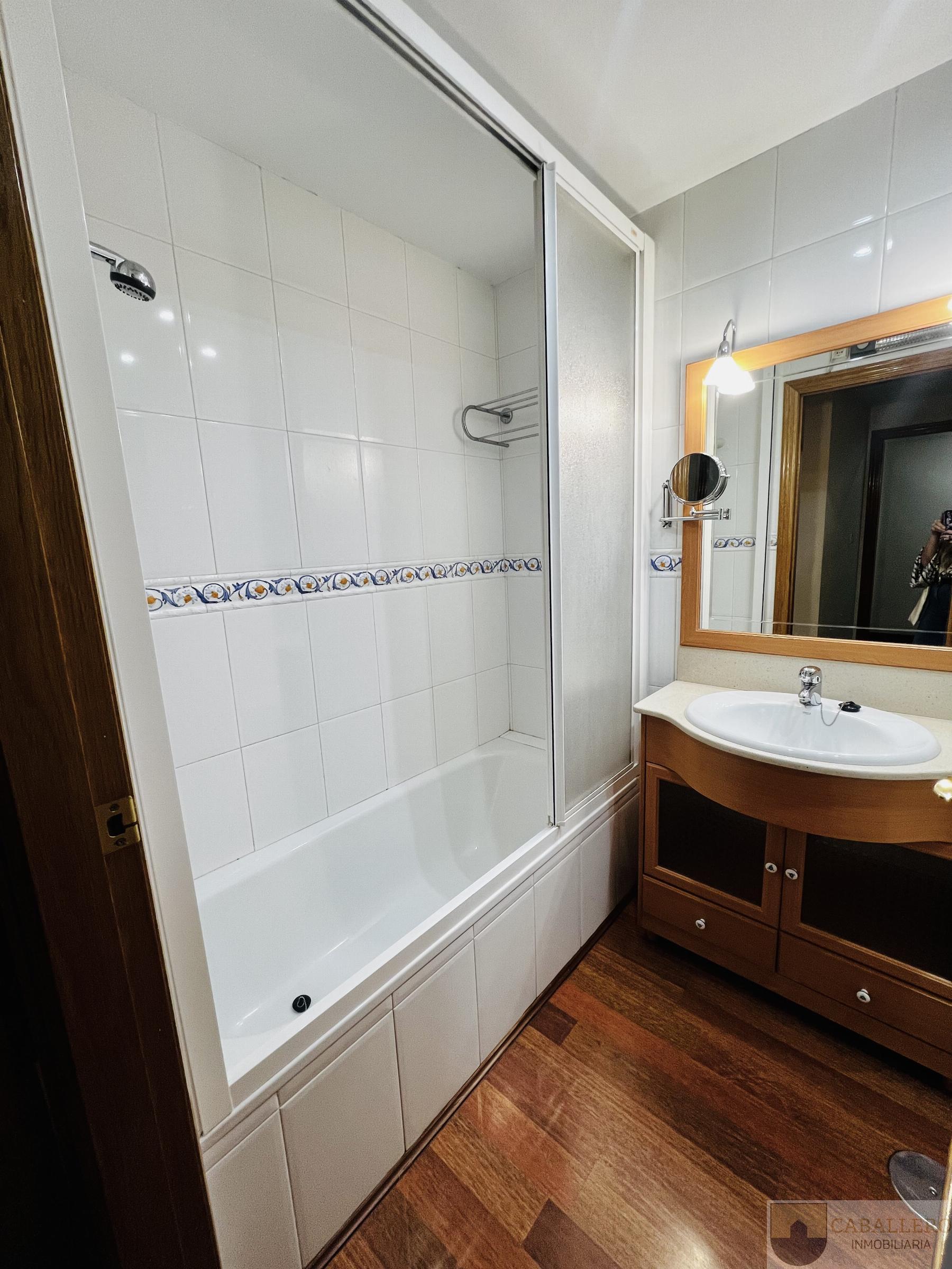 For sale of penthouse in Murcia