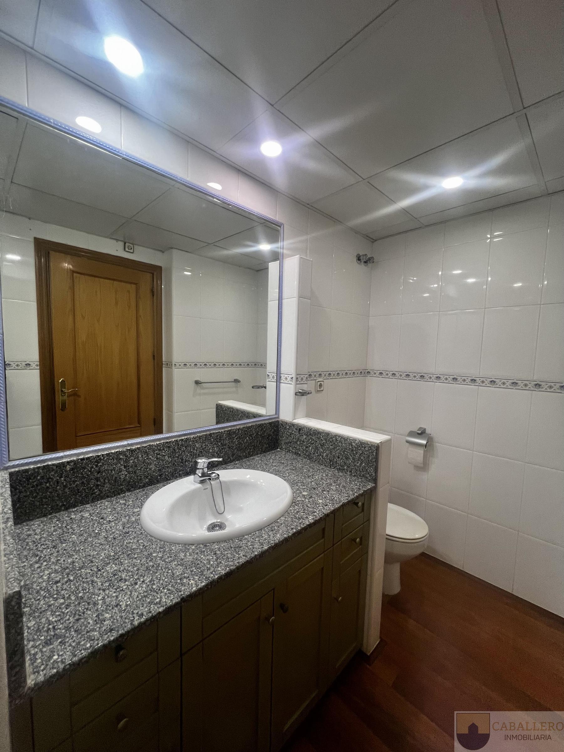 For sale of penthouse in Murcia