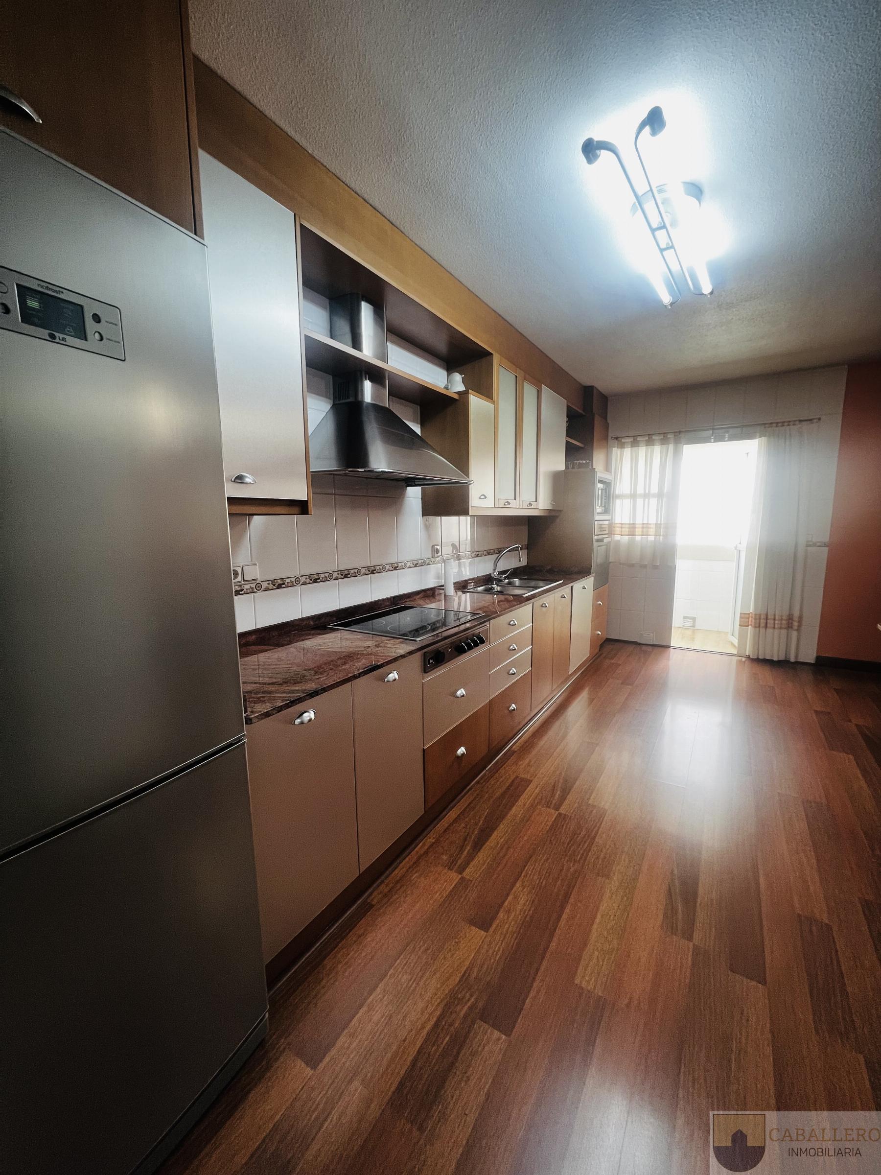 For sale of penthouse in Murcia