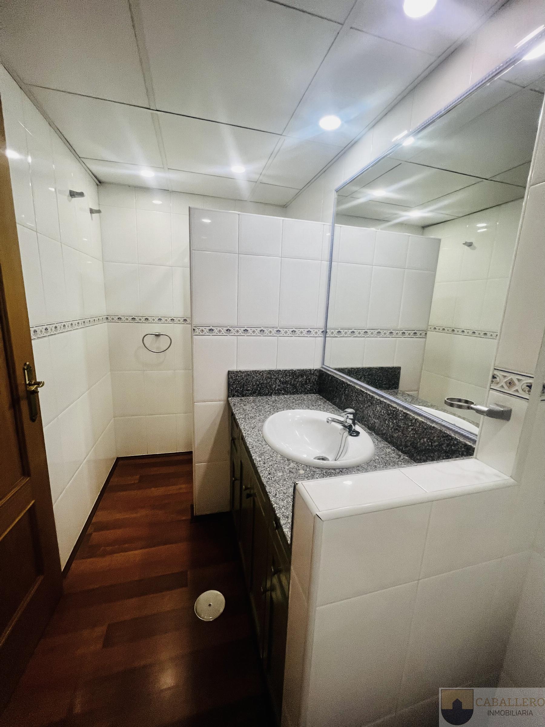 For sale of penthouse in Murcia
