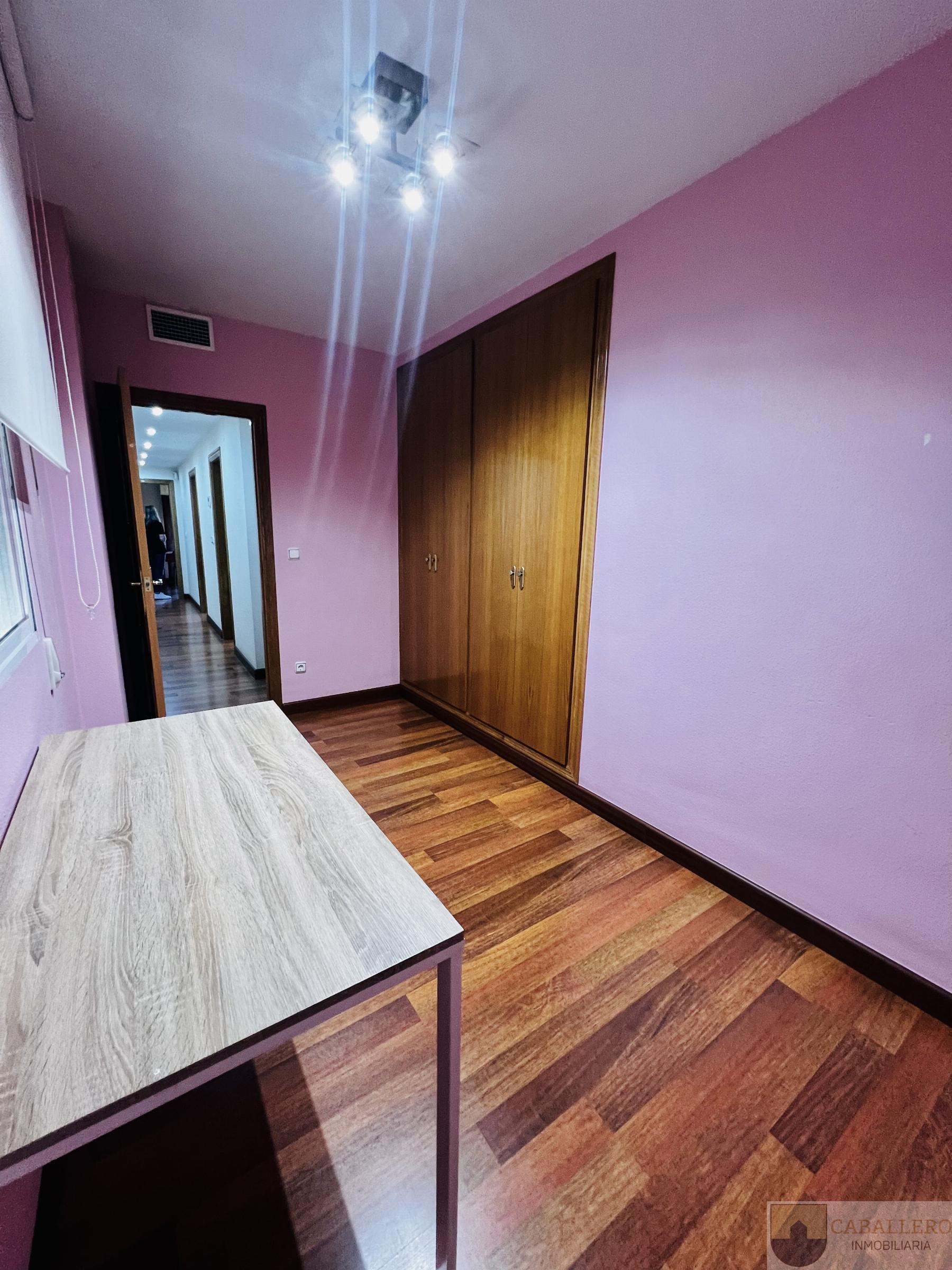 For sale of penthouse in Murcia