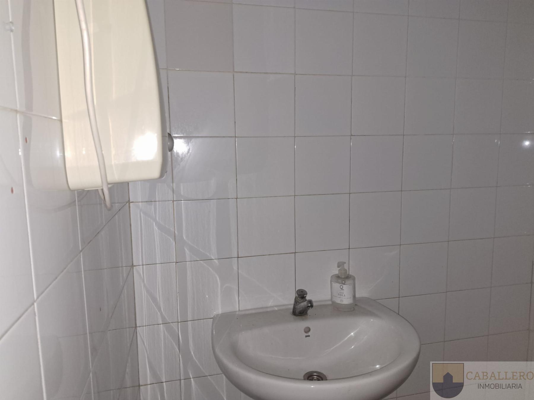 For sale of commercial in Murcia