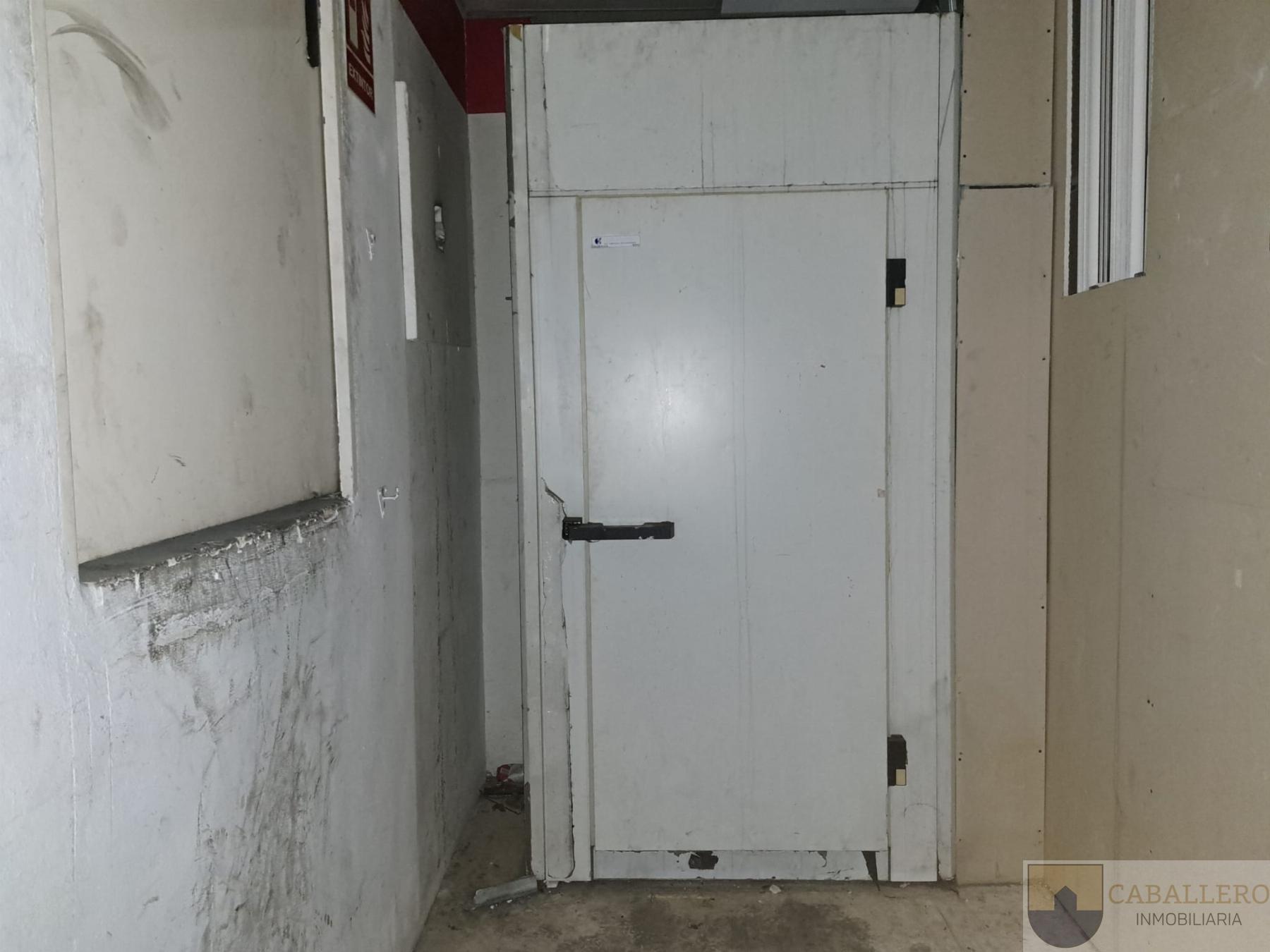 For sale of commercial in Murcia