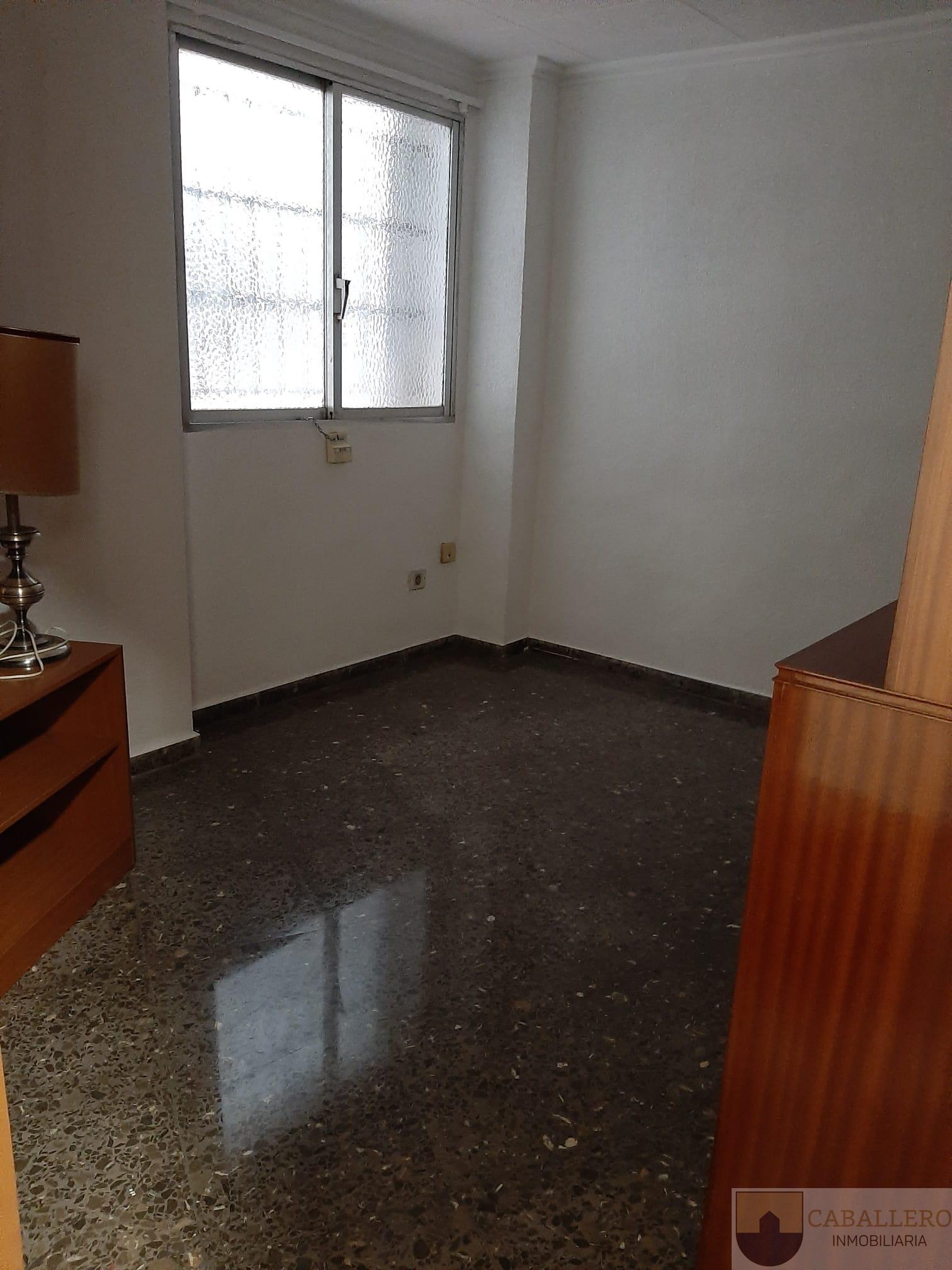 For rent of office in Murcia