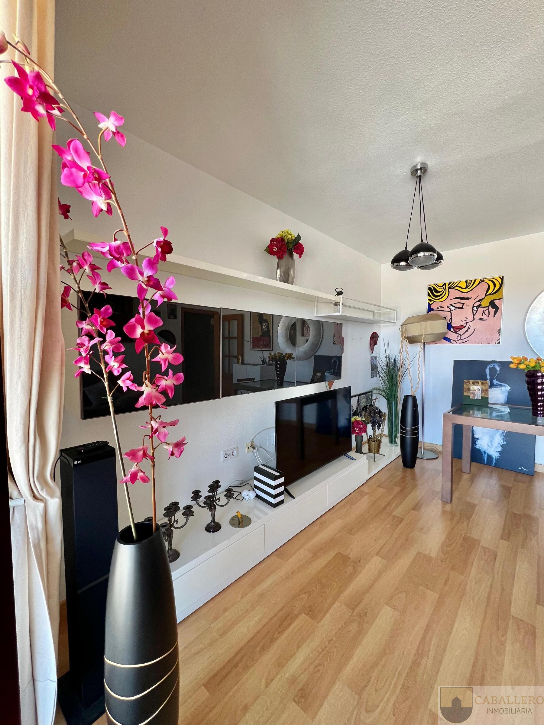 For sale of penthouse in Murcia