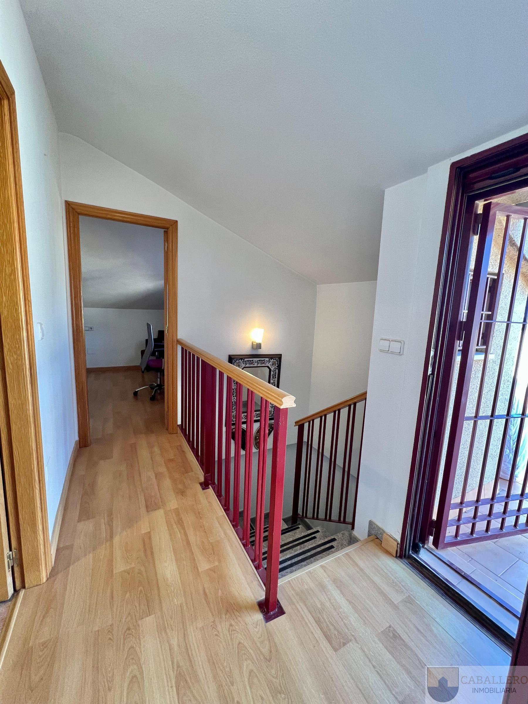 For sale of penthouse in Murcia