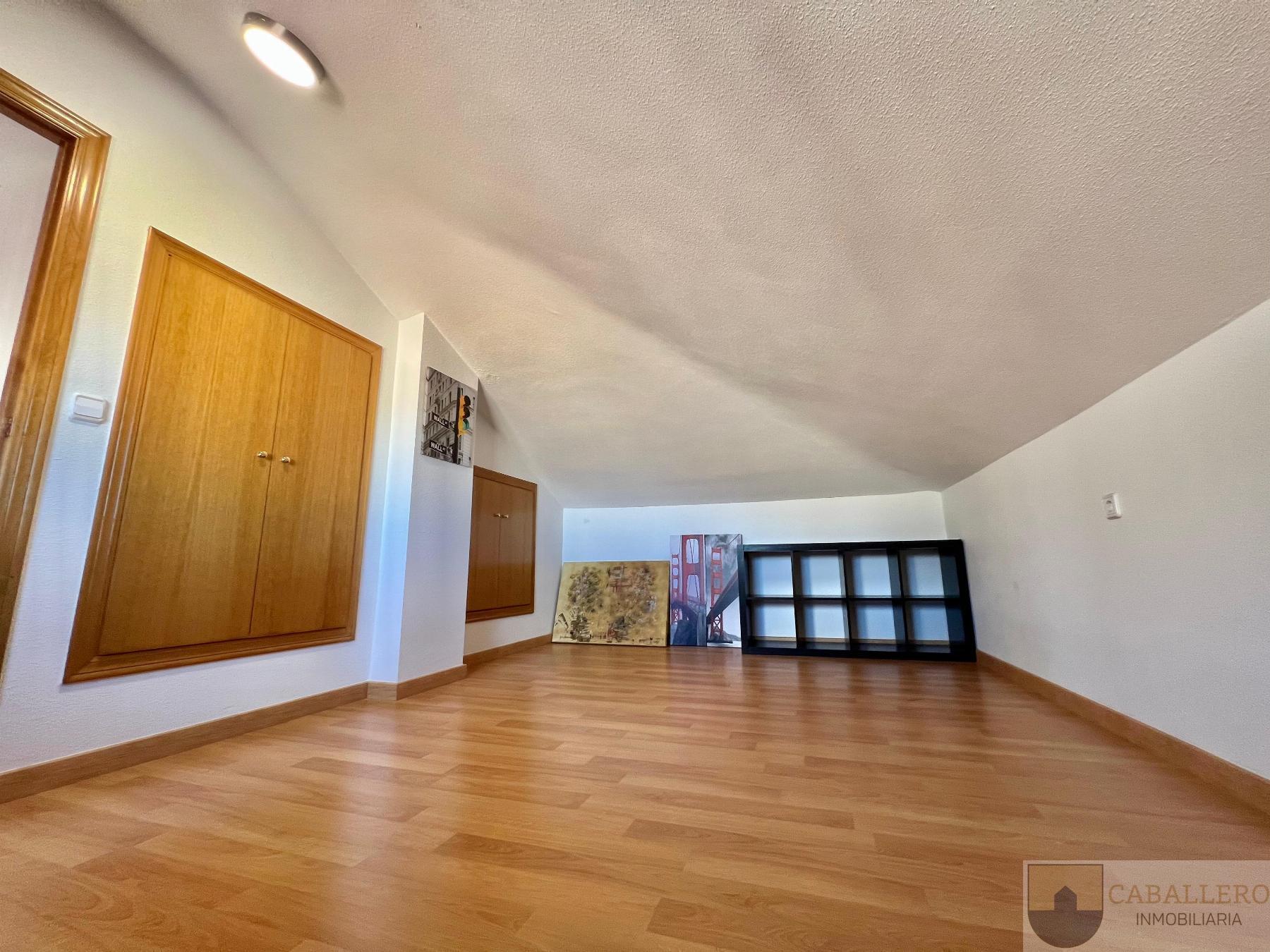 For sale of penthouse in Murcia