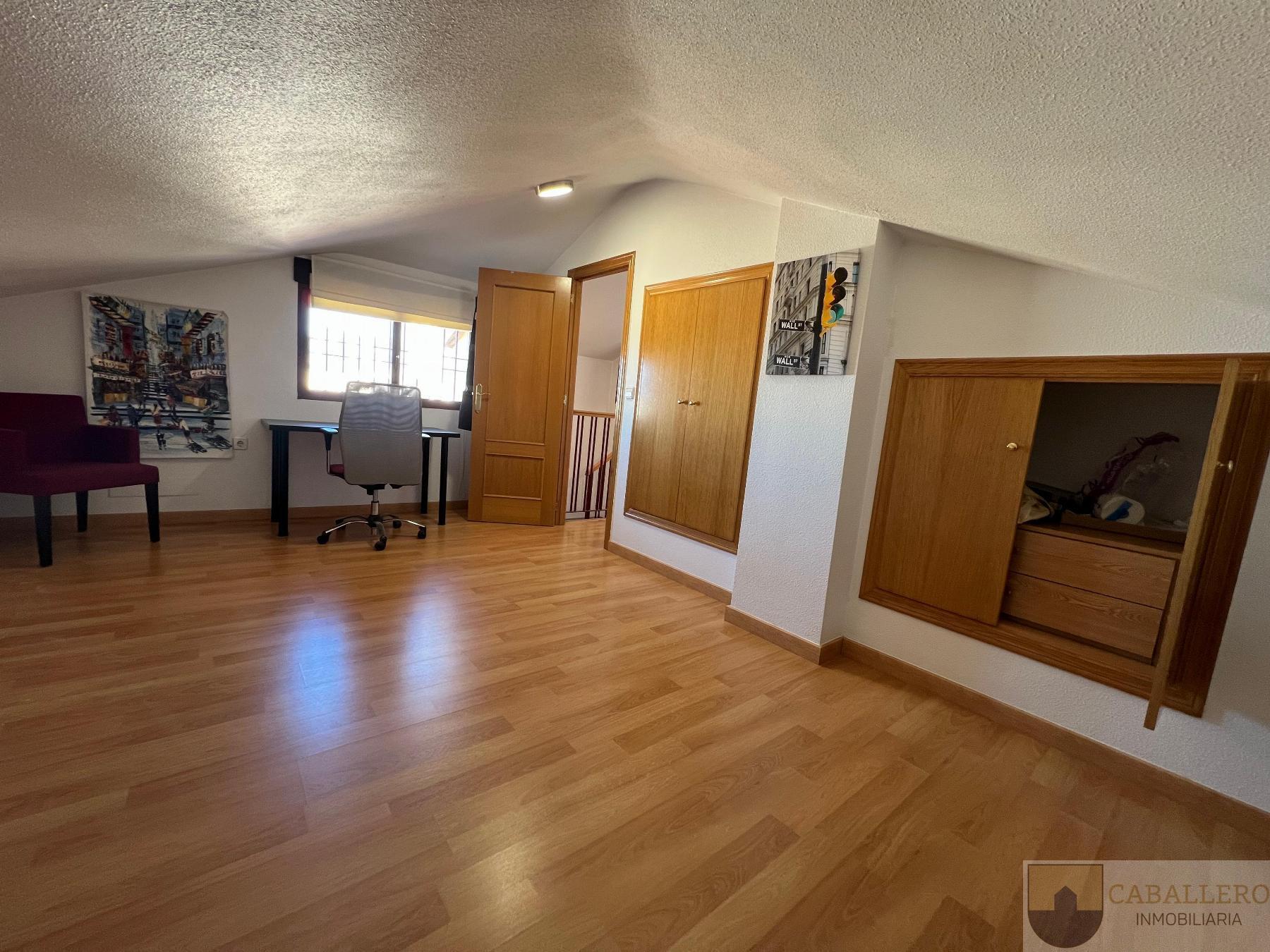 For sale of penthouse in Murcia