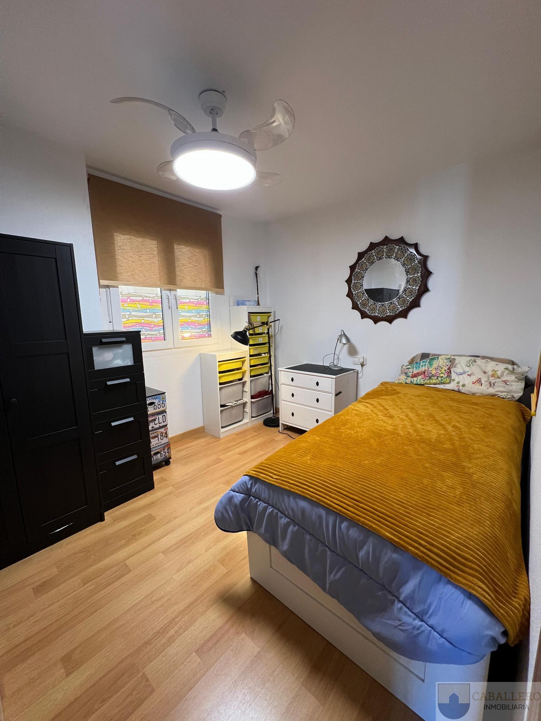 For sale of penthouse in Murcia