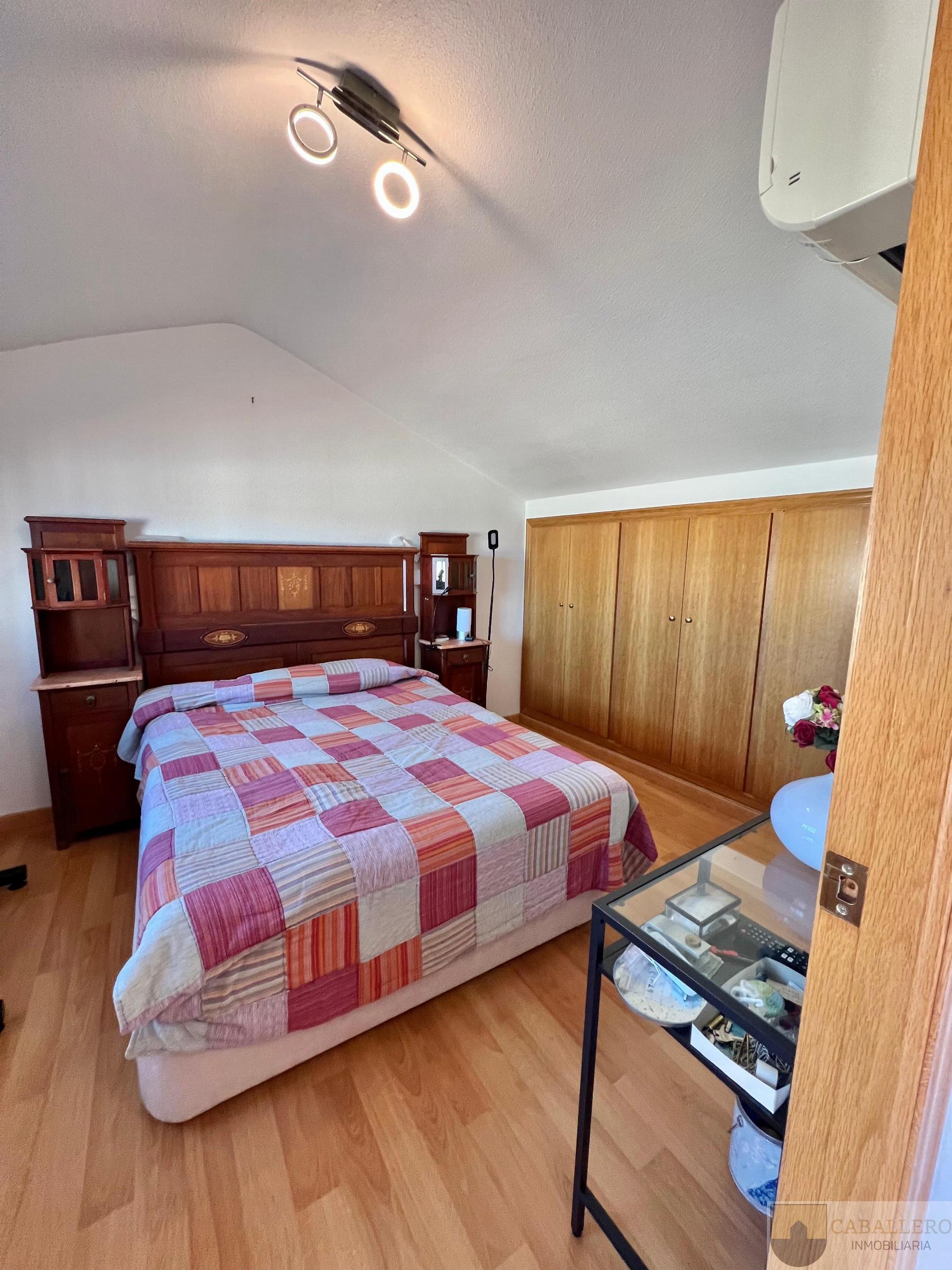 For sale of penthouse in Murcia