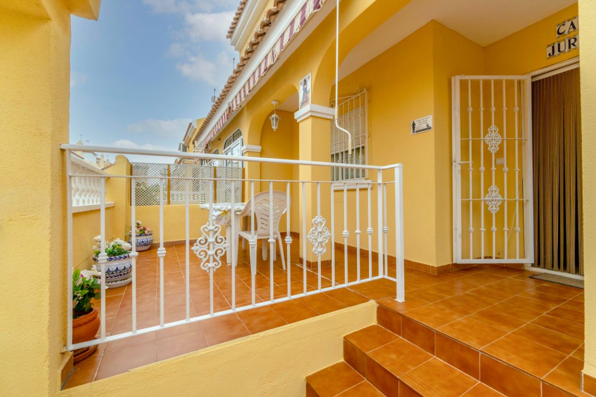 For sale of chalet in Orihuela Costa