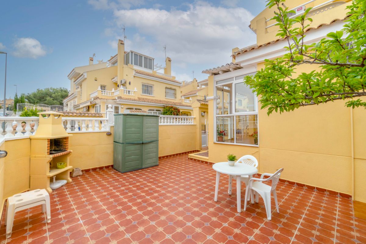 For sale of chalet in Orihuela Costa