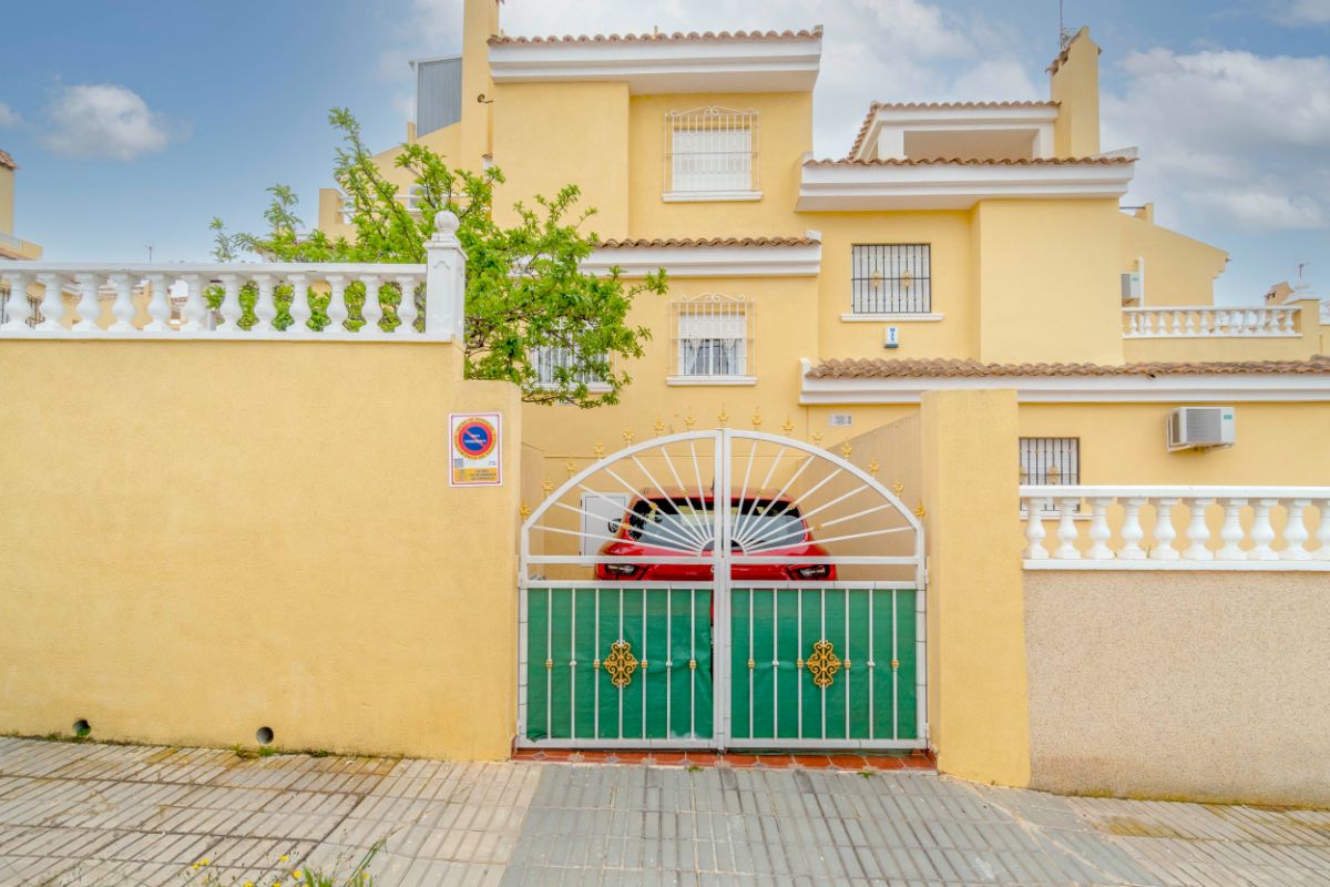 For sale of chalet in Orihuela Costa