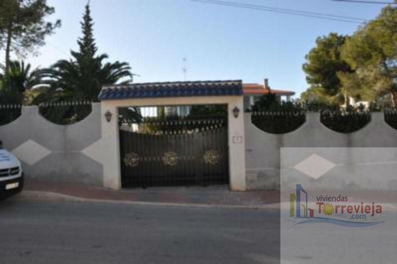 For sale of chalet in Torrevieja
