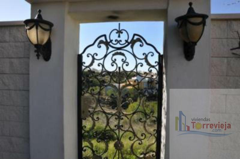 For sale of chalet in Torrevieja