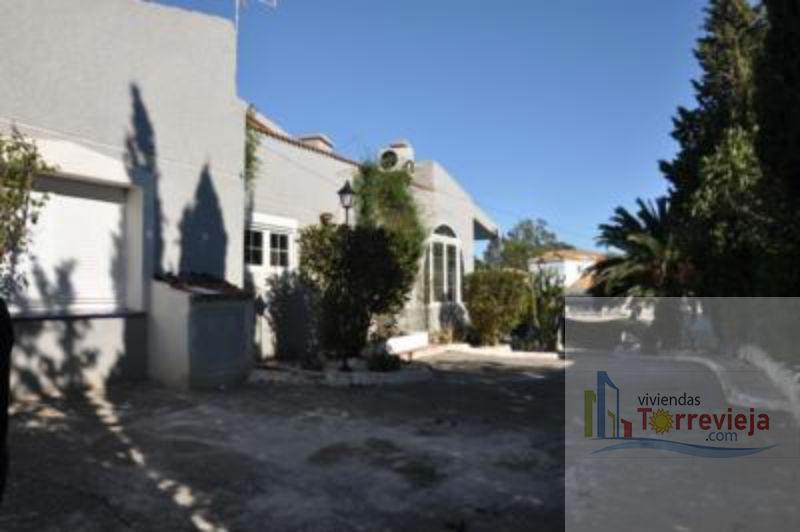 For sale of chalet in Torrevieja