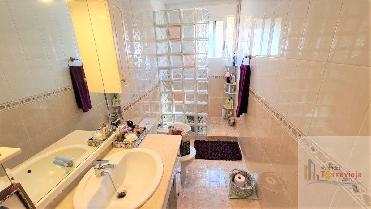 For sale of chalet in Torrevieja