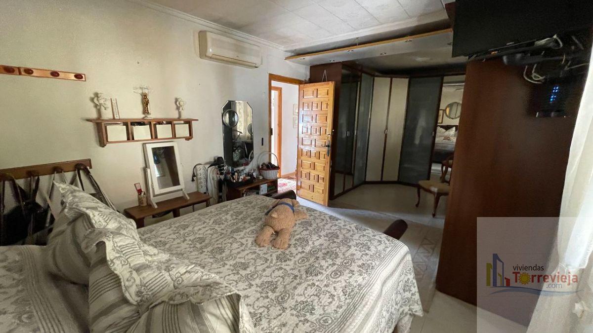 For sale of chalet in Torrevieja