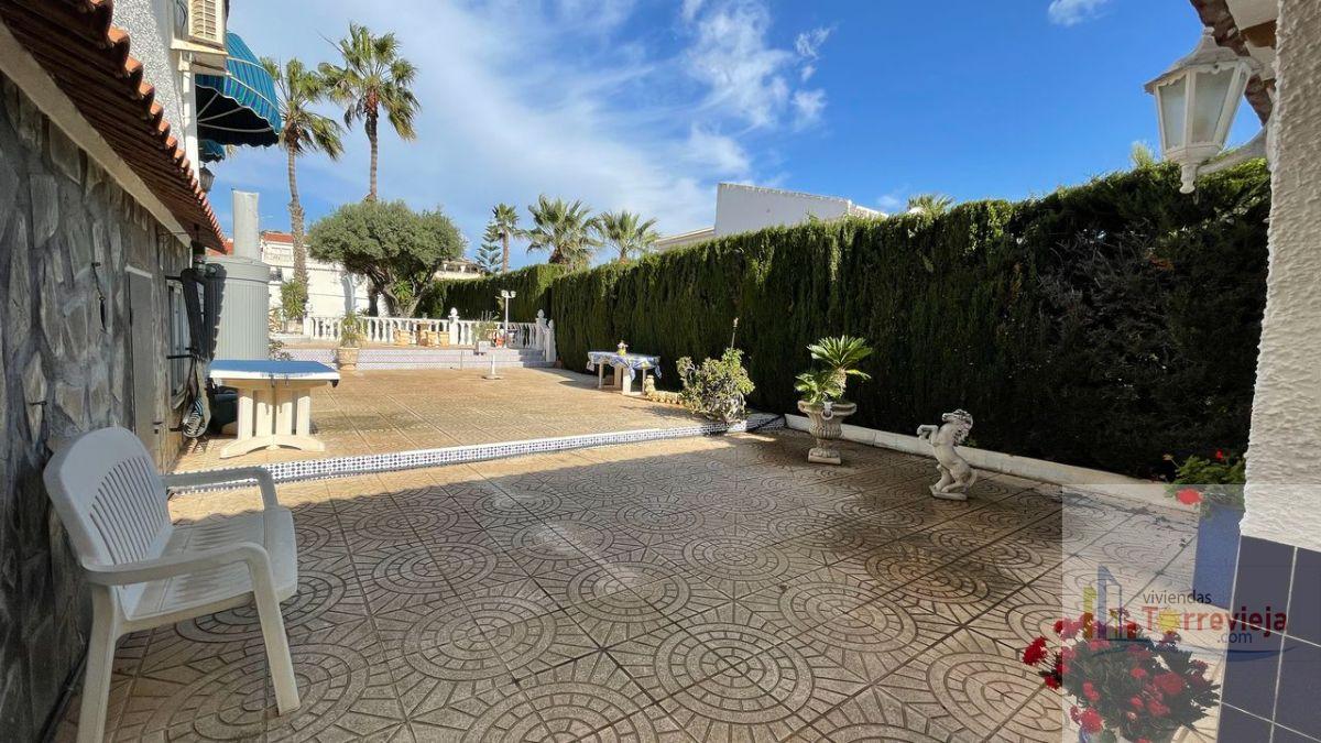 For sale of chalet in Torrevieja