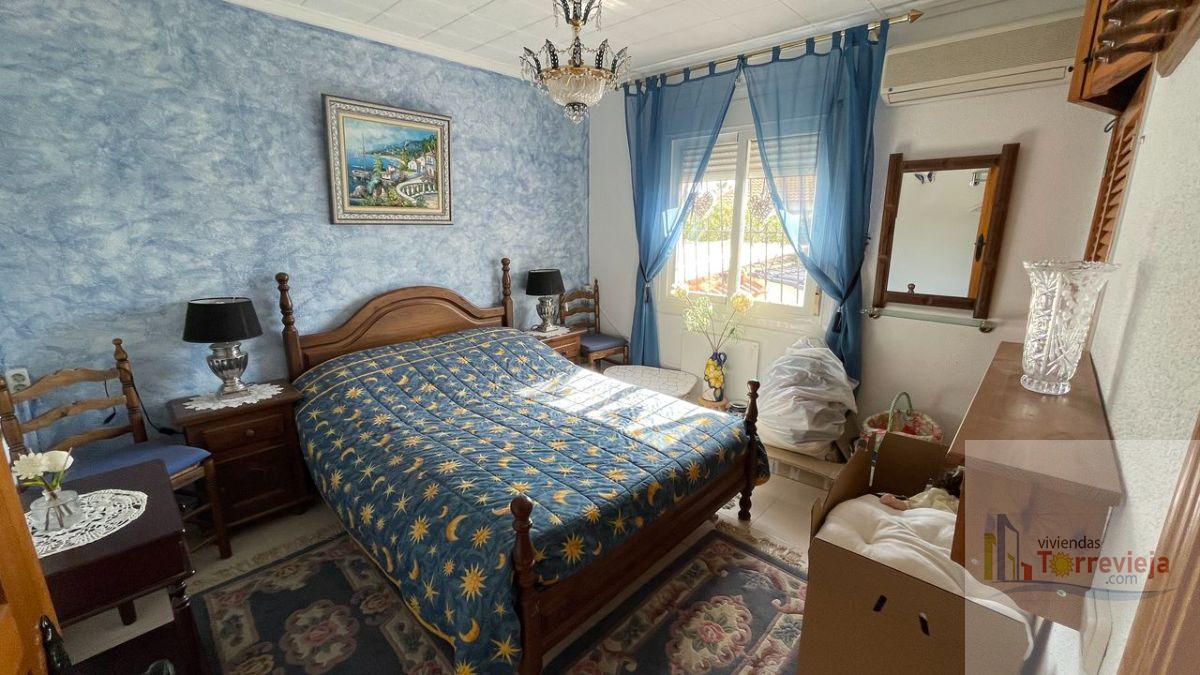 For sale of chalet in Torrevieja