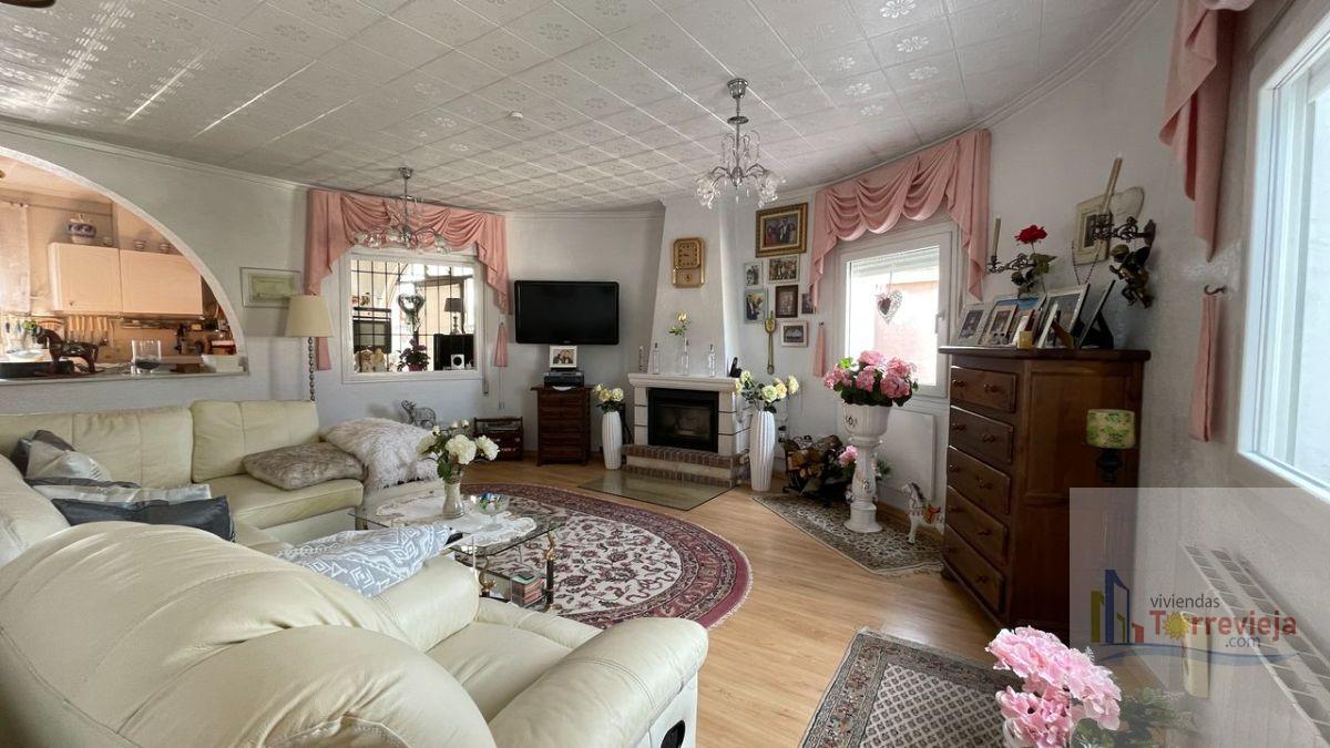 For sale of chalet in Torrevieja