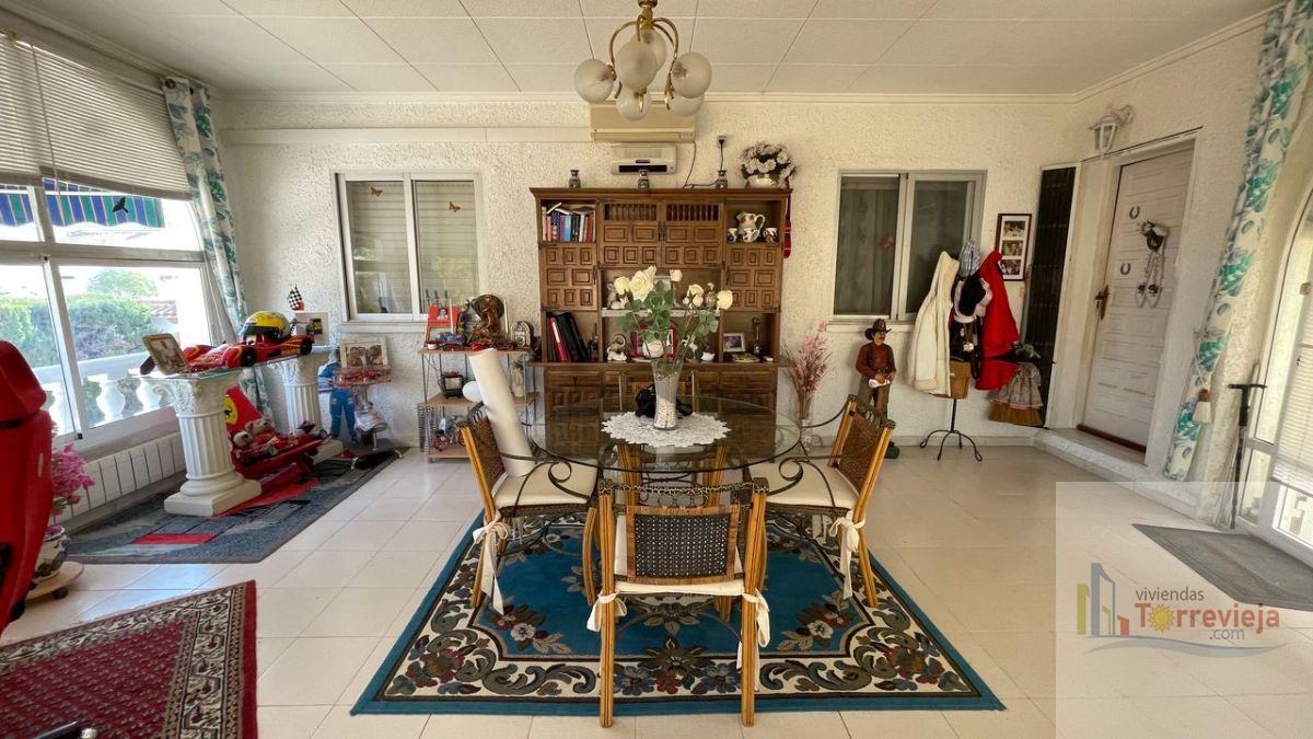 For sale of chalet in Torrevieja