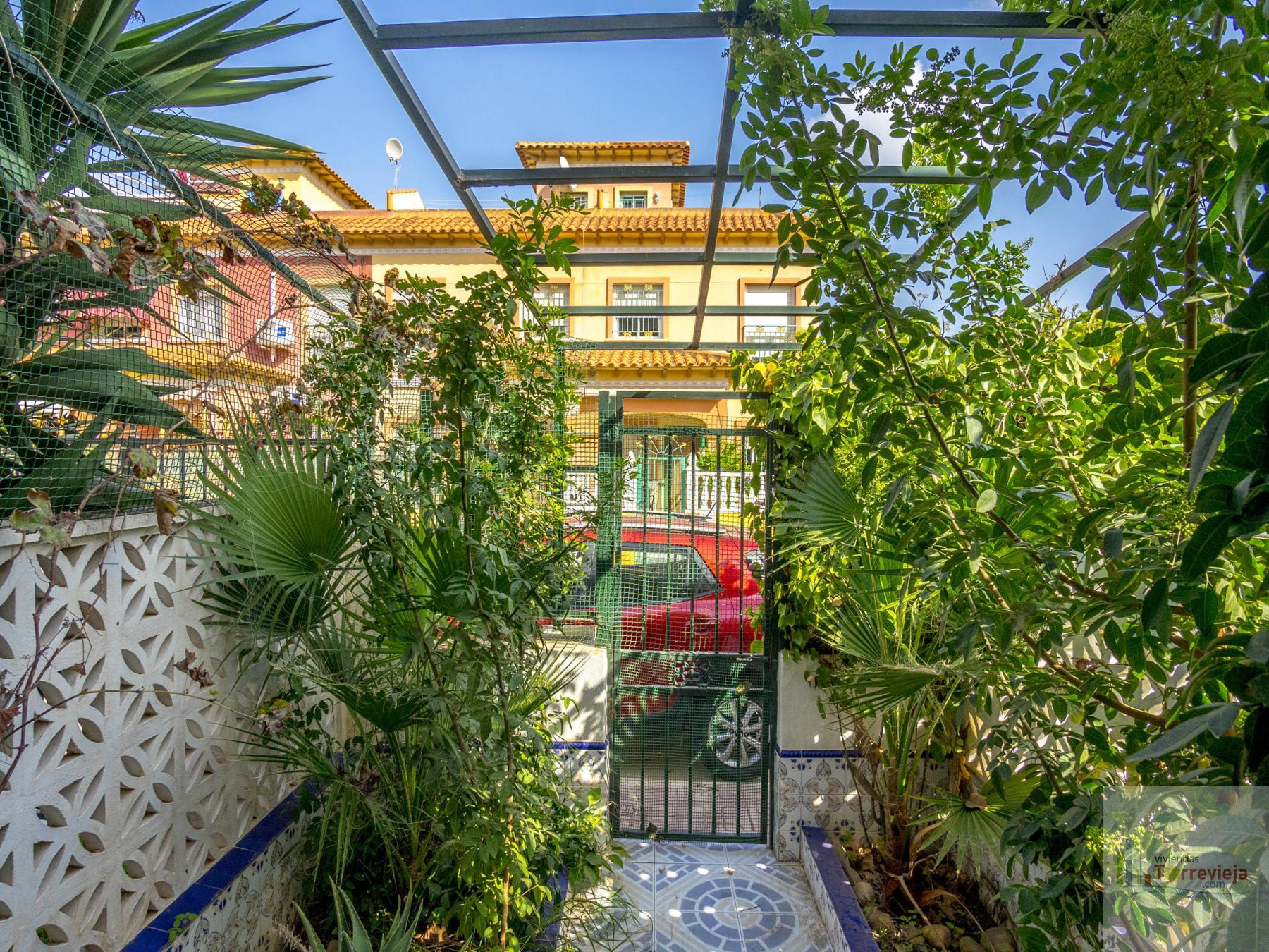 For sale of chalet in Torrevieja