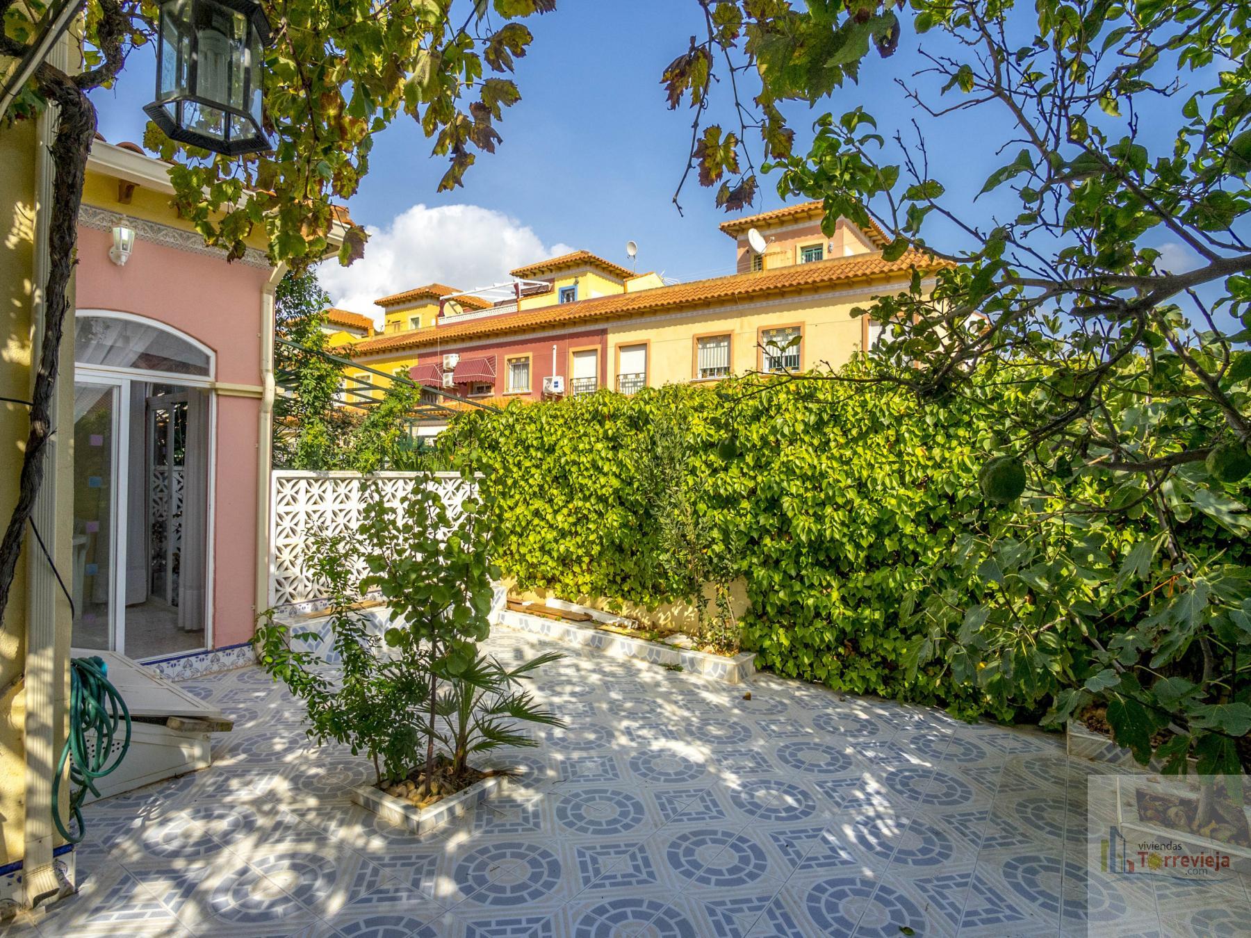 For sale of chalet in Torrevieja