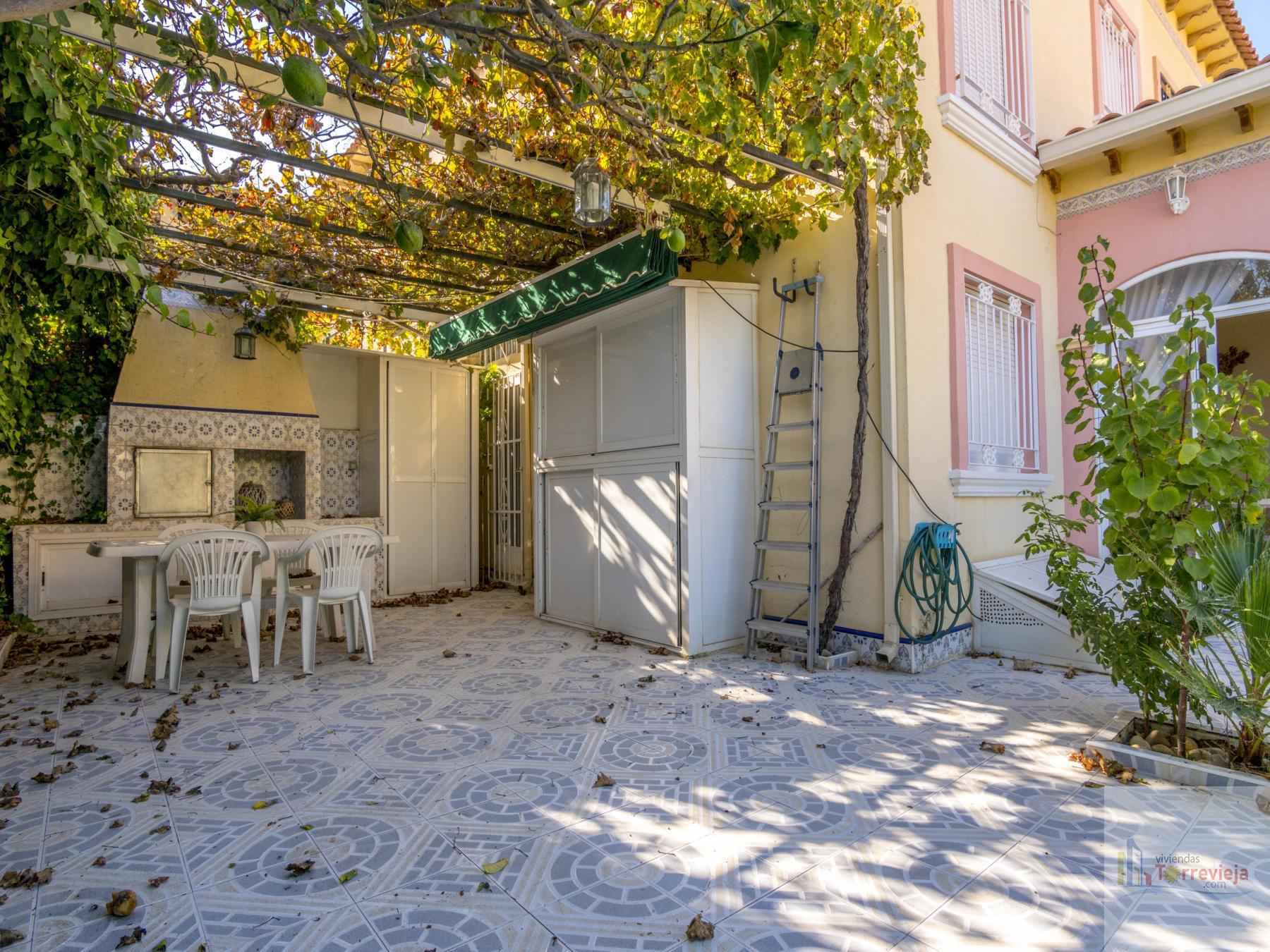 For sale of chalet in Torrevieja