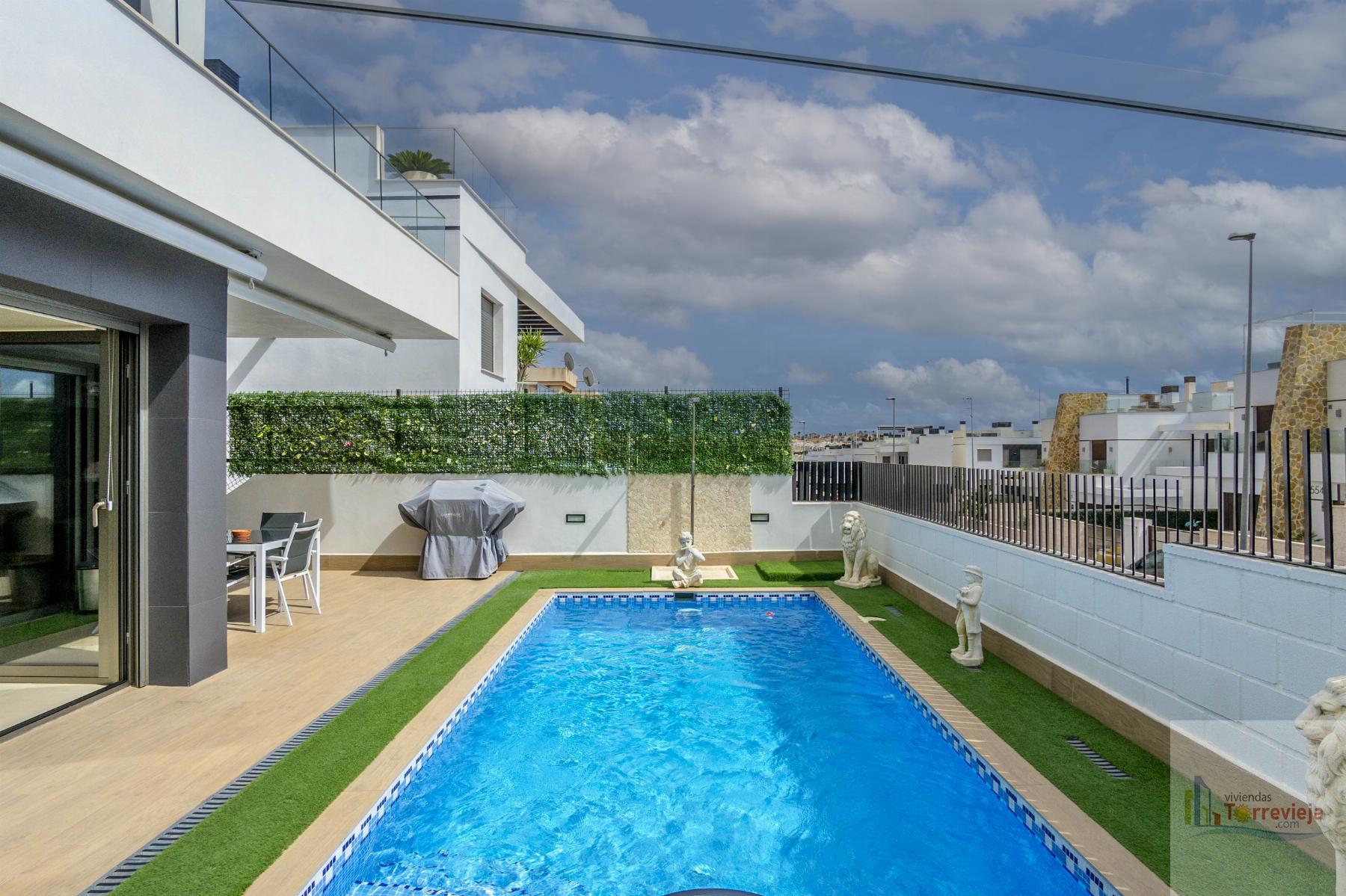 For sale of chalet in Torrevieja