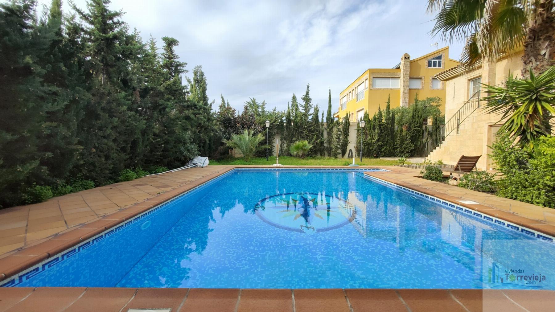 For sale of chalet in Torrevieja