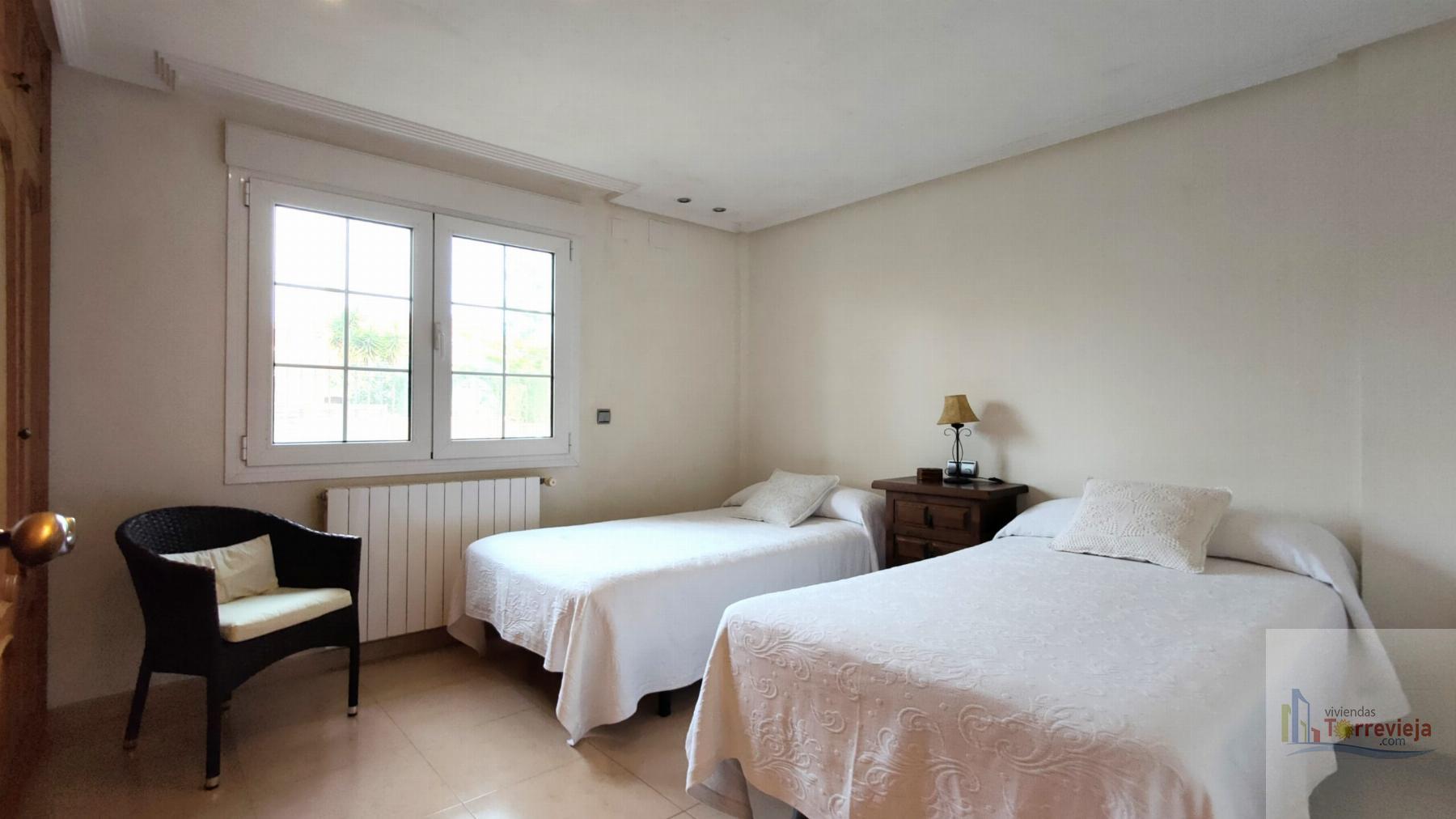 For sale of chalet in Torrevieja