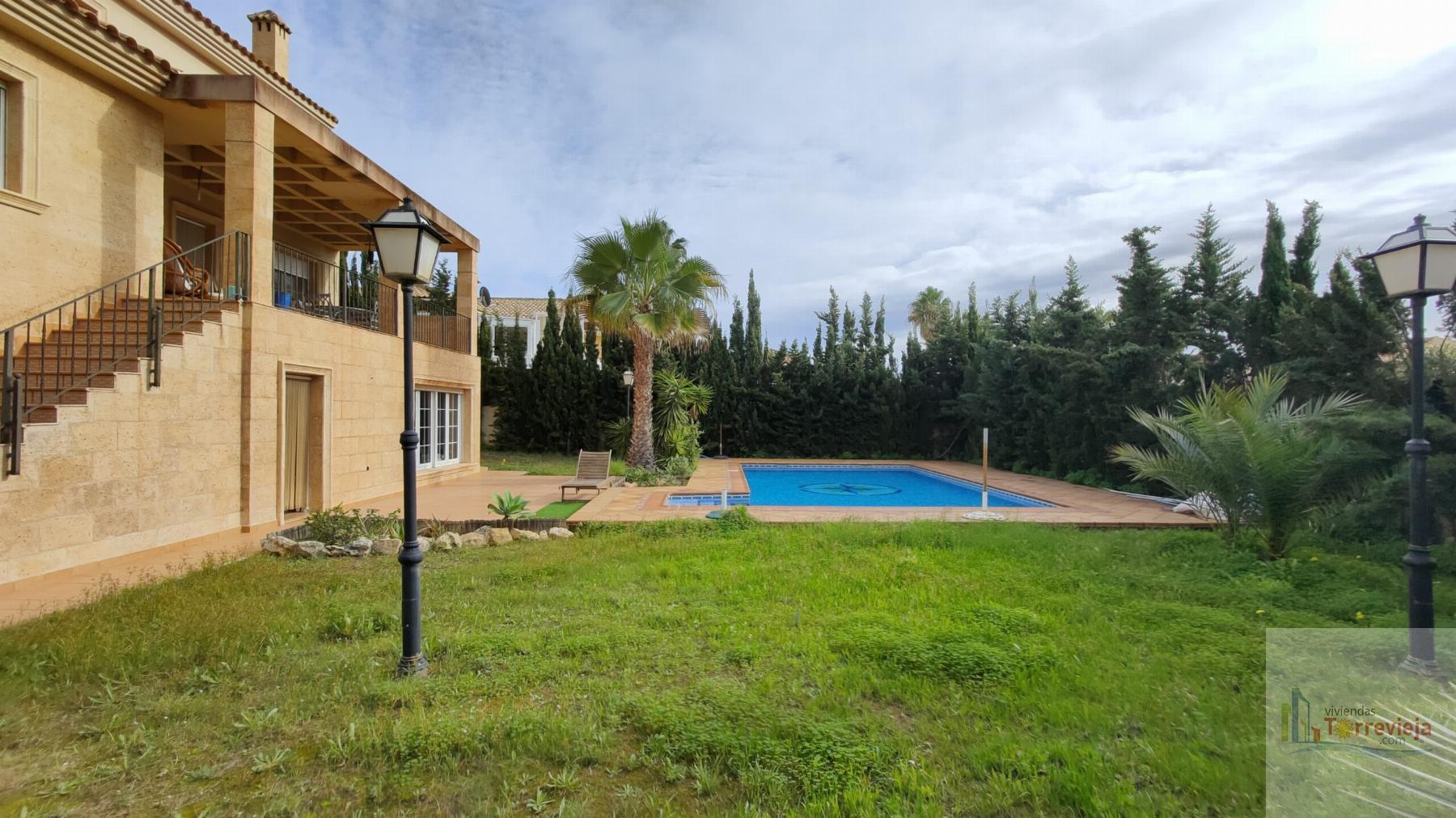 For sale of chalet in Torrevieja