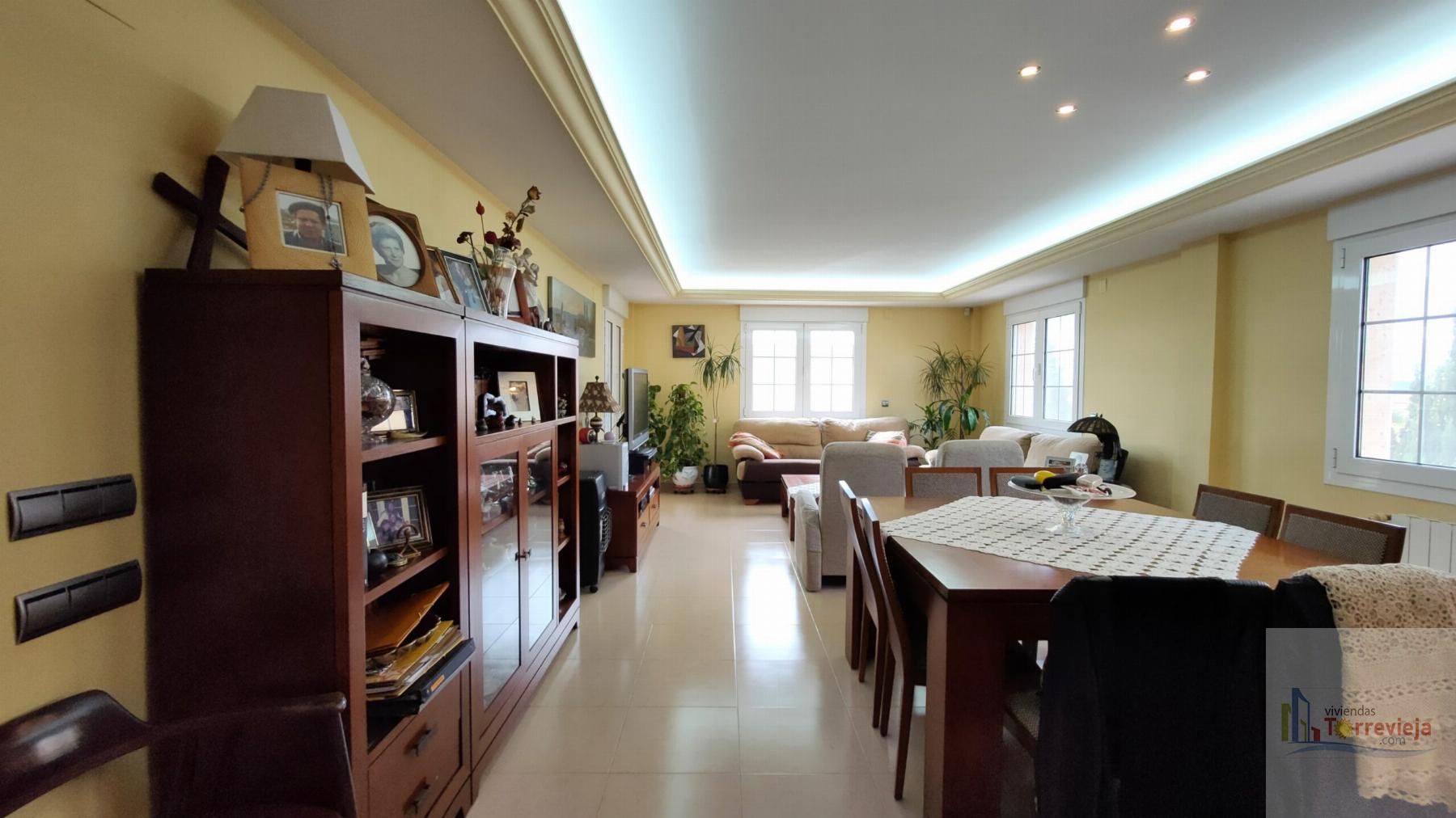 For sale of chalet in Torrevieja