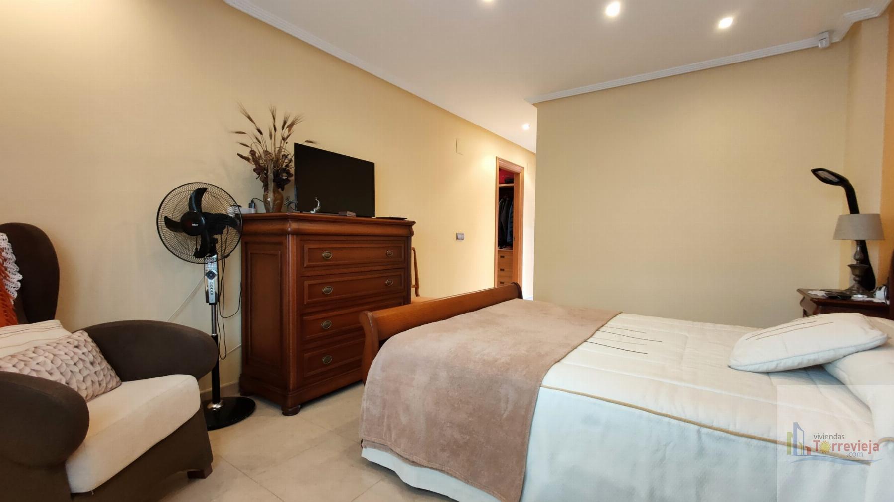 For sale of chalet in Torrevieja