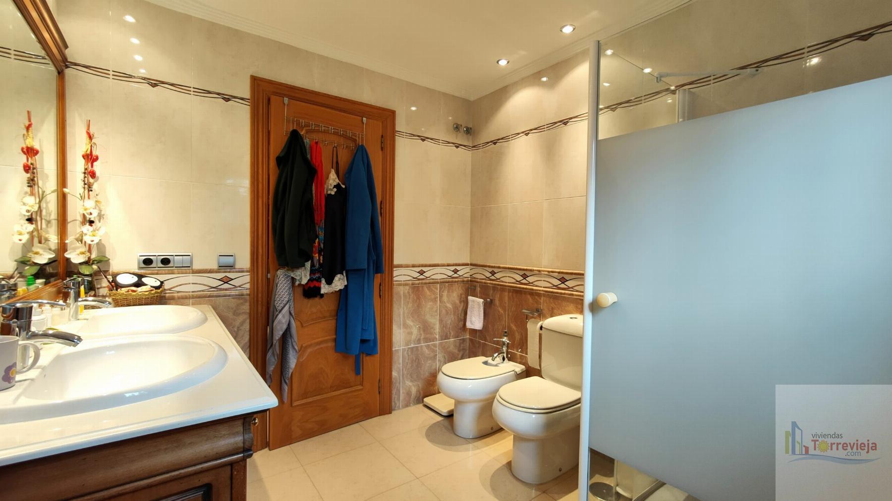 For sale of chalet in Torrevieja