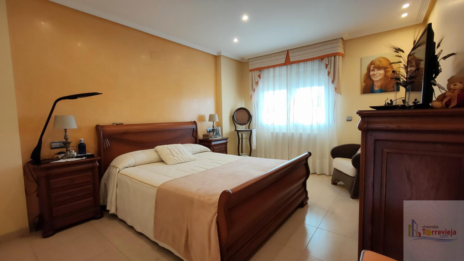 For sale of chalet in Torrevieja