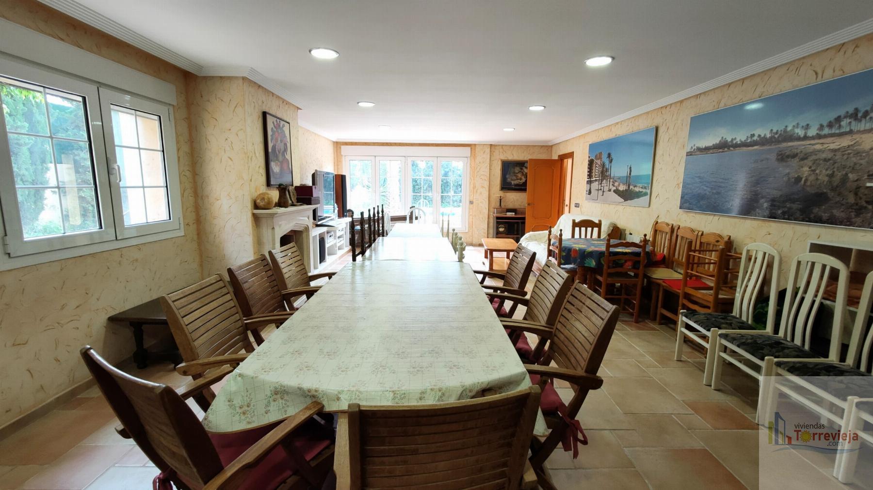For sale of chalet in Torrevieja