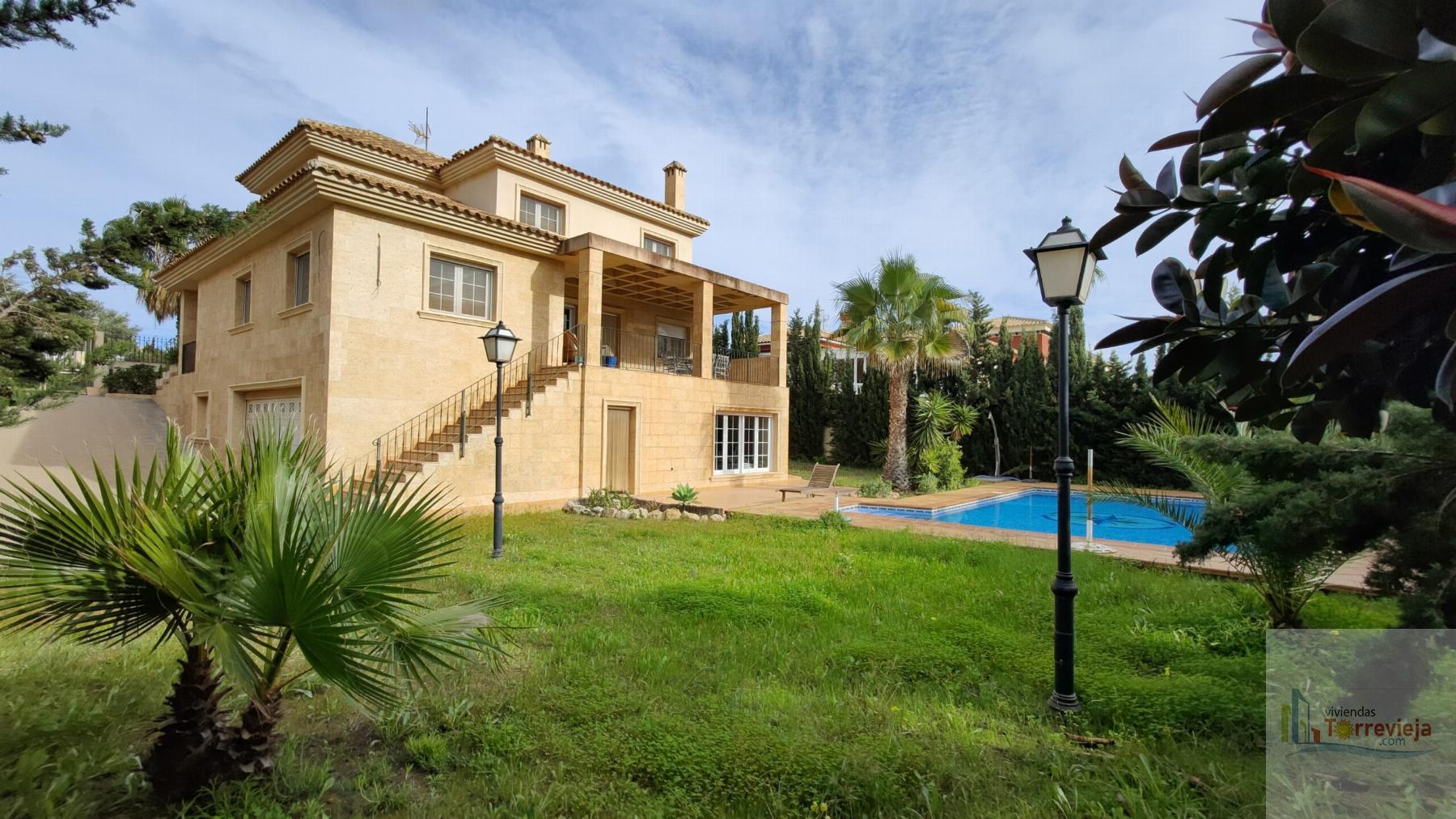For sale of chalet in Torrevieja