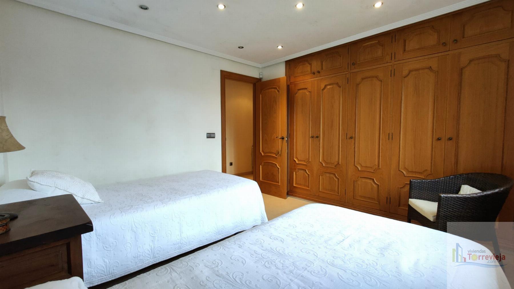 For sale of chalet in Torrevieja