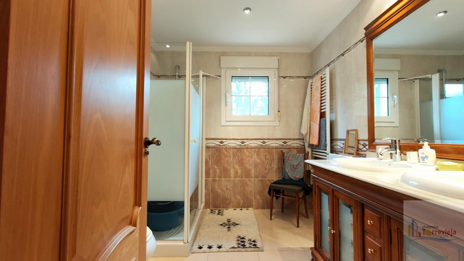 For sale of chalet in Torrevieja