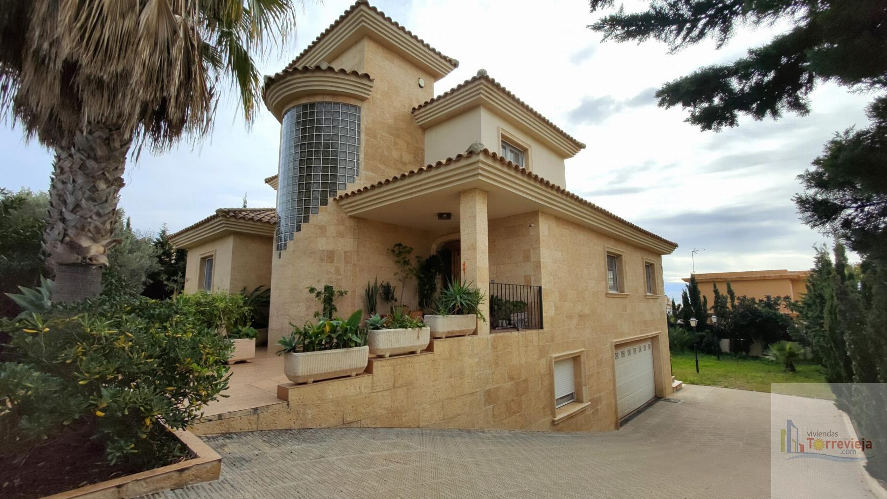 For sale of chalet in Torrevieja