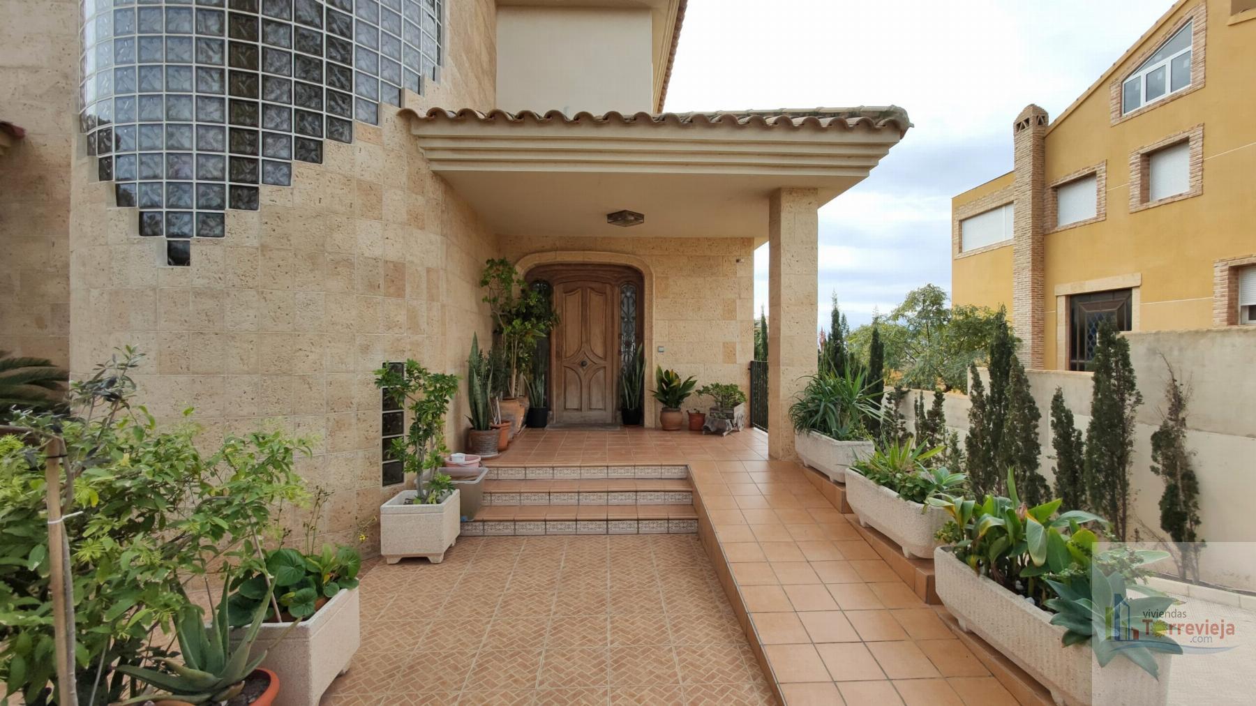 For sale of chalet in Torrevieja