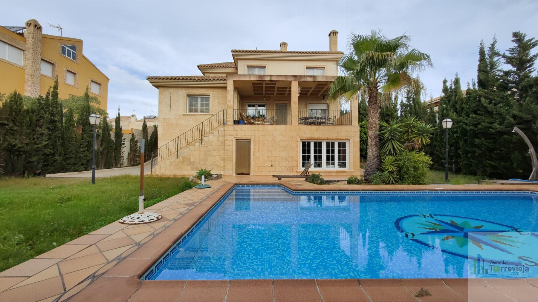 For sale of chalet in Torrevieja